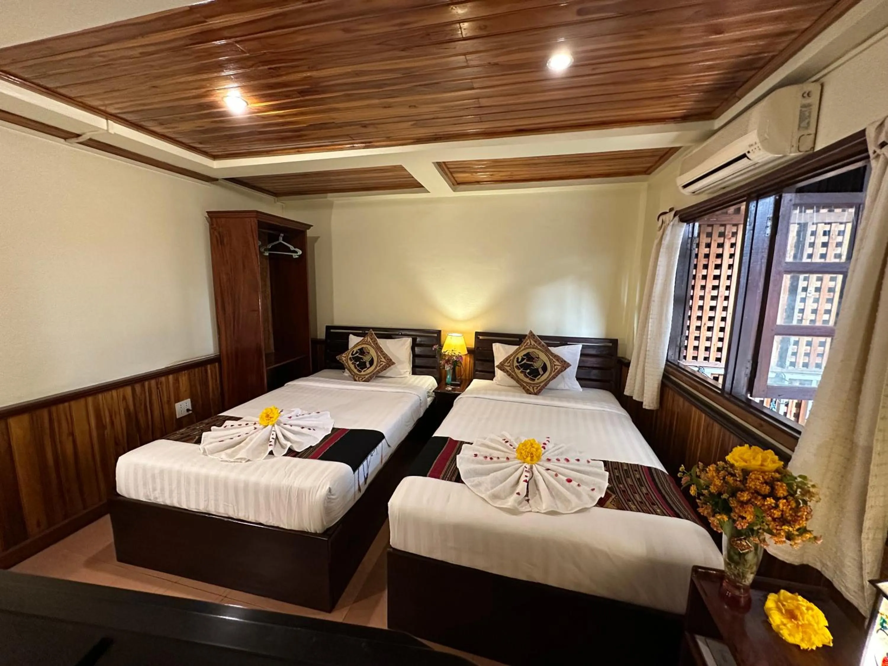 Bed in Villa Alounsavath Mekong Riverside