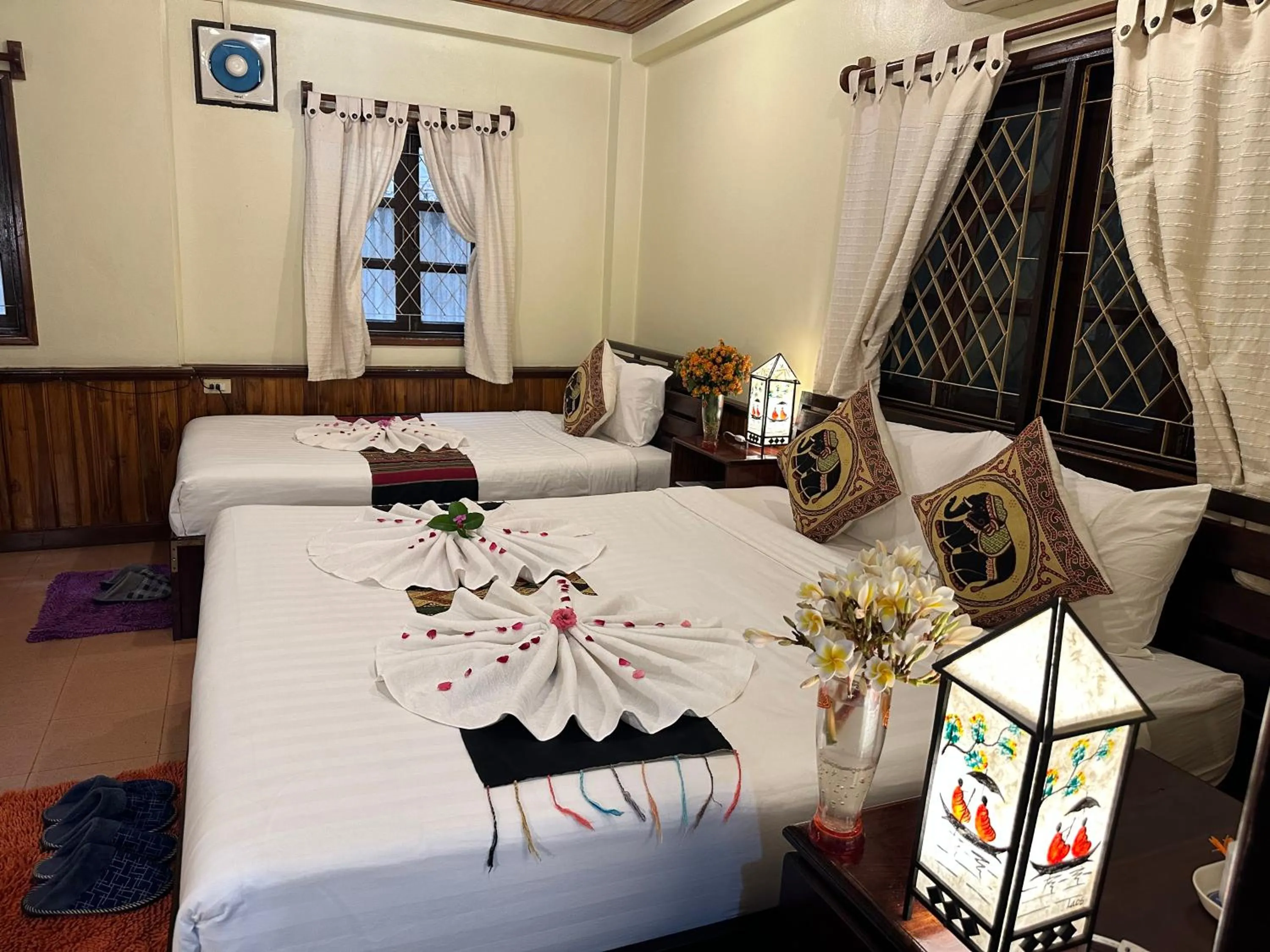 Bed in Villa Alounsavath Mekong Riverside