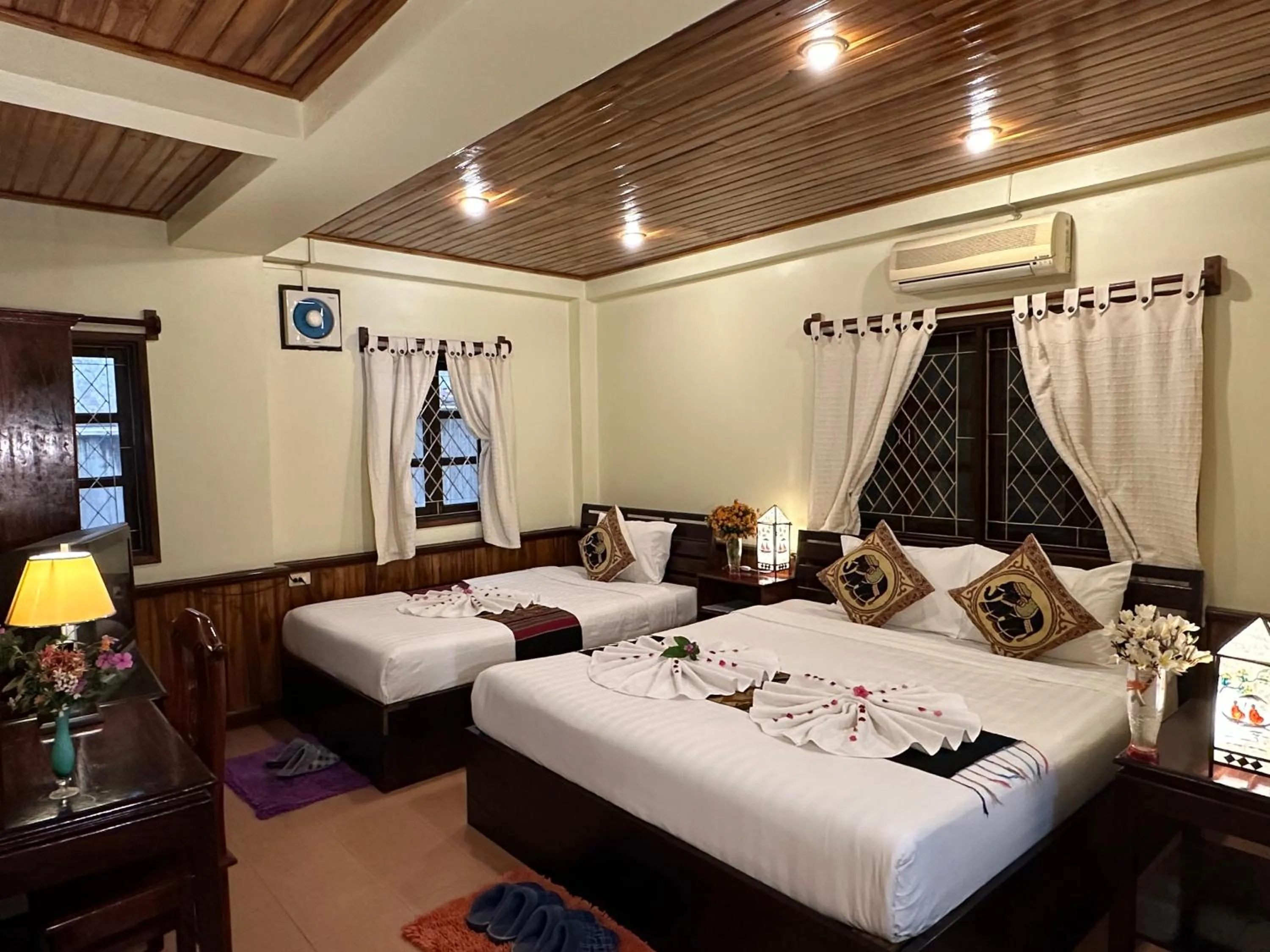 Bed in Villa Alounsavath Mekong Riverside