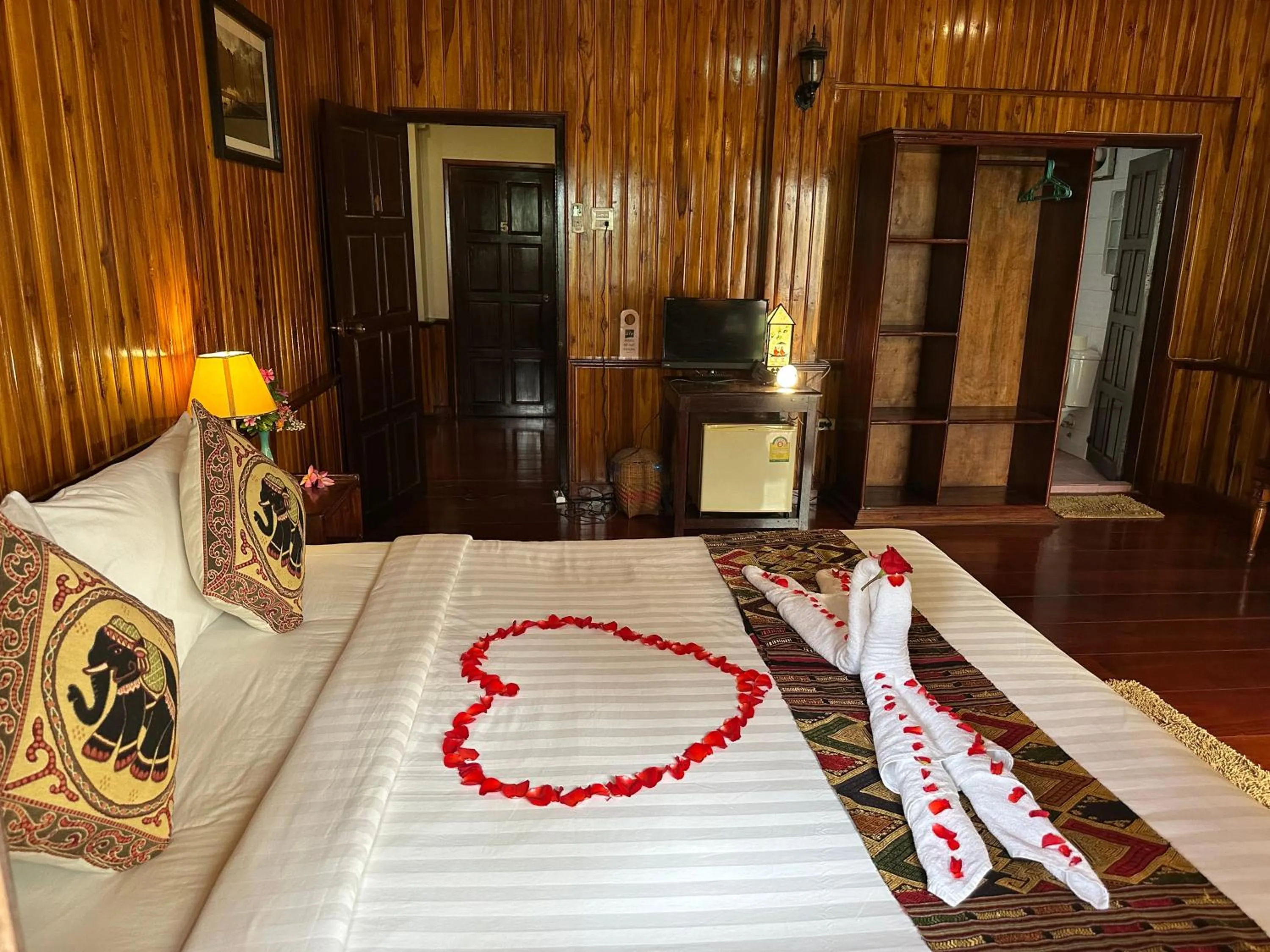 Bed in Villa Alounsavath Mekong Riverside
