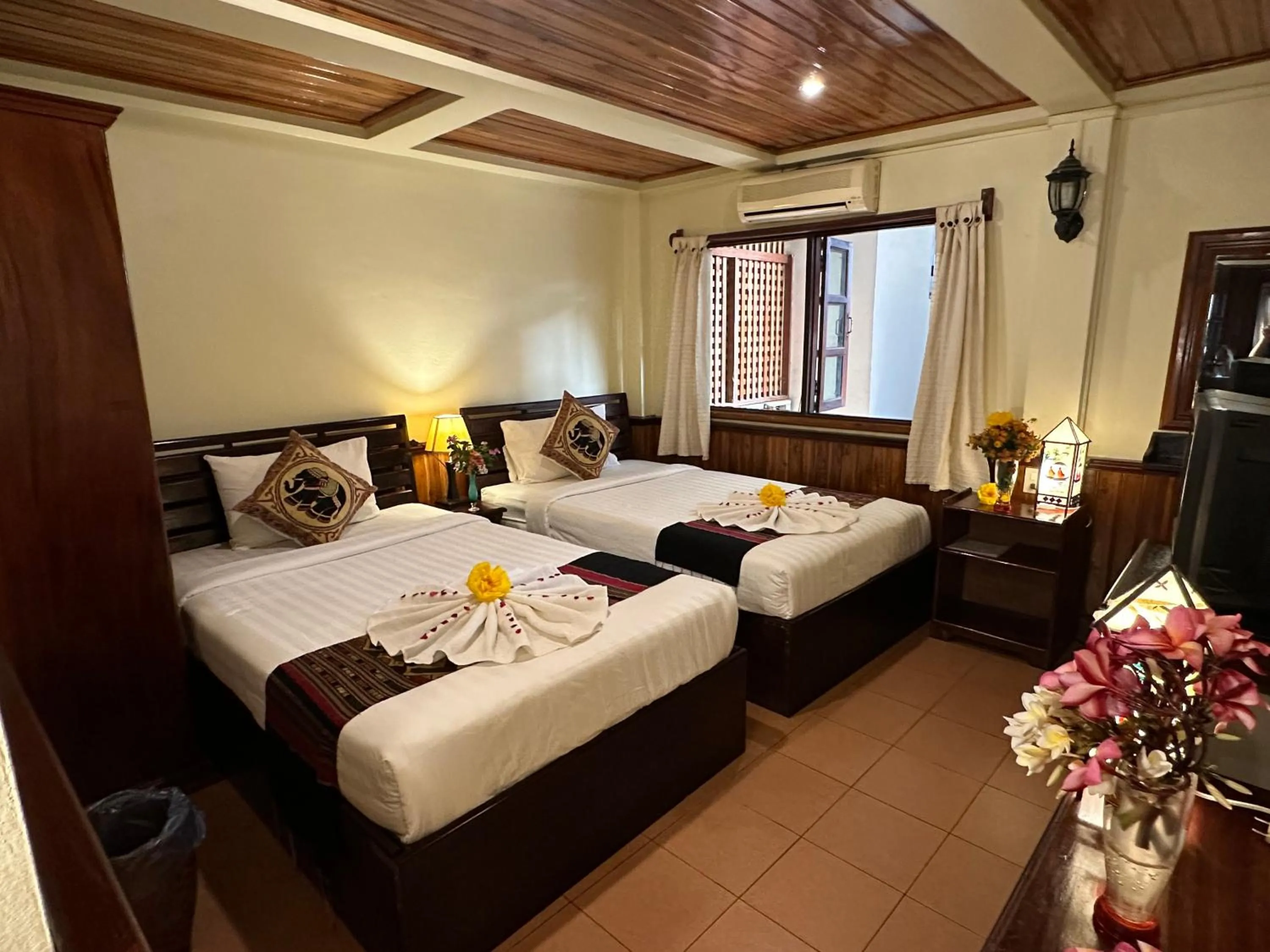 Bed in Villa Alounsavath Mekong Riverside