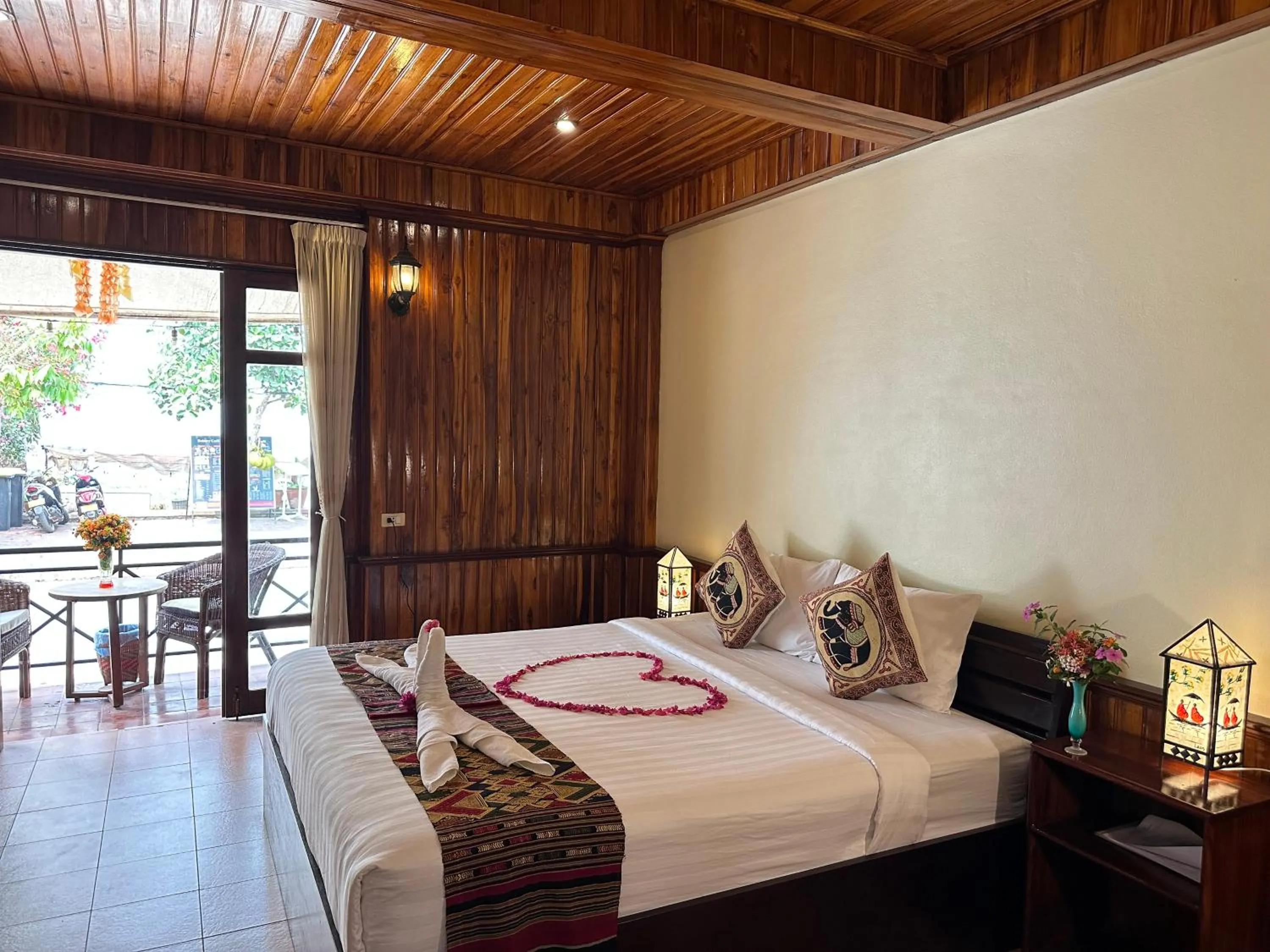 Bed in Villa Alounsavath Mekong Riverside