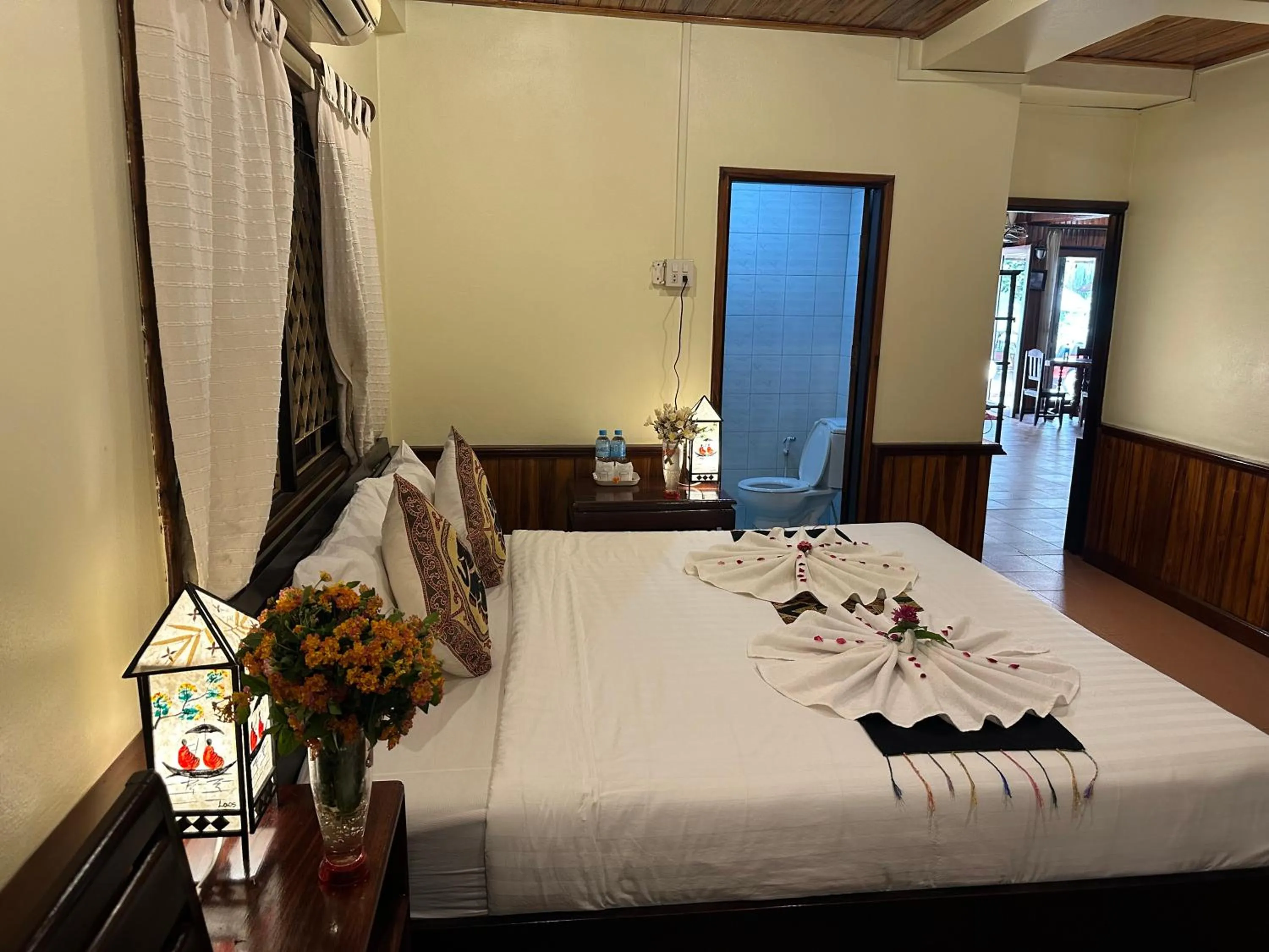 Bed in Villa Alounsavath Mekong Riverside