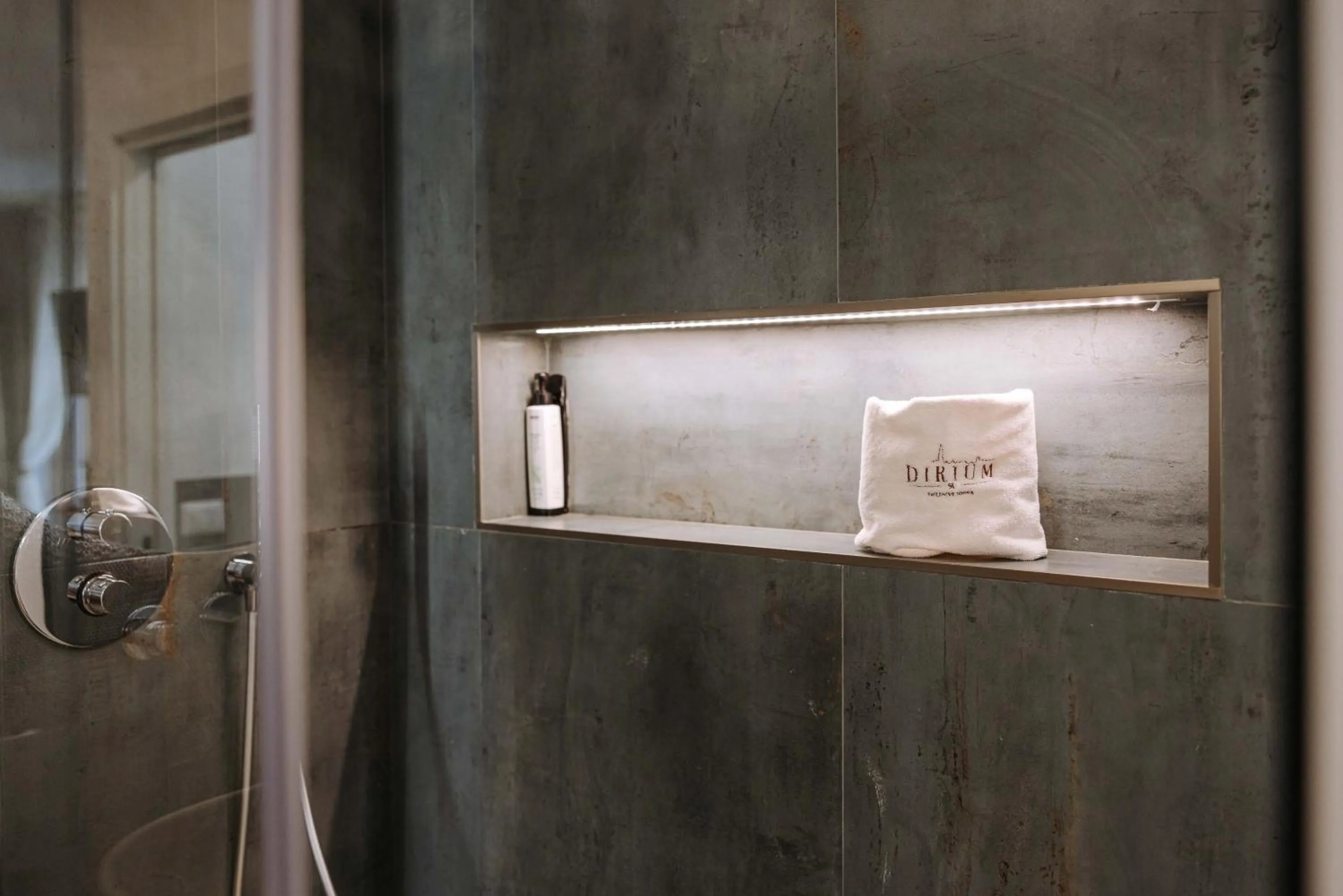 Shower in Dirium - exclusive rooms