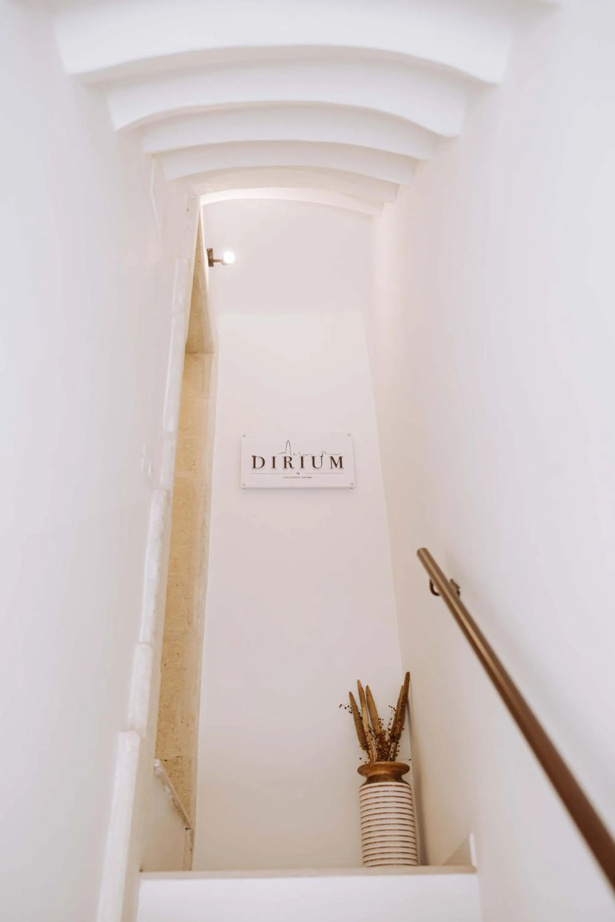 Text overlay in Dirium - exclusive rooms