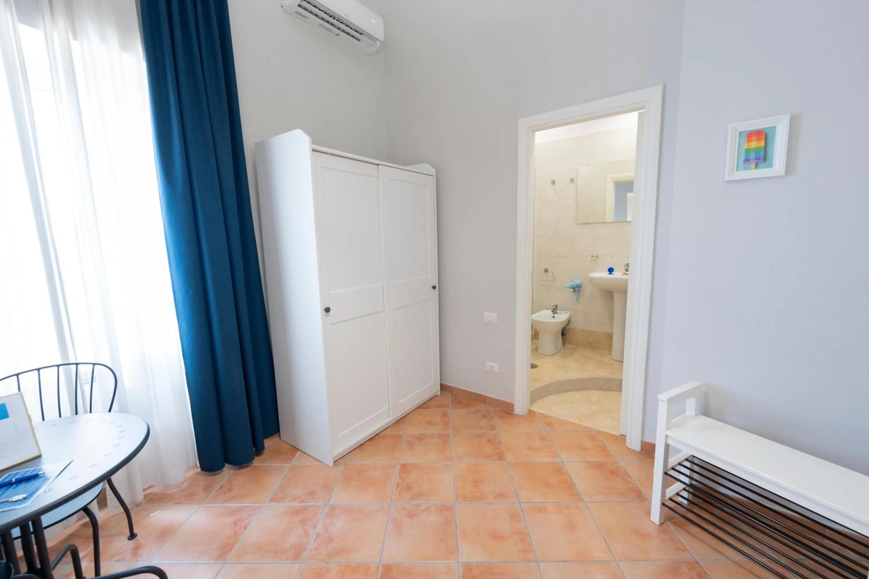 Photo of the whole room in Artis Mare