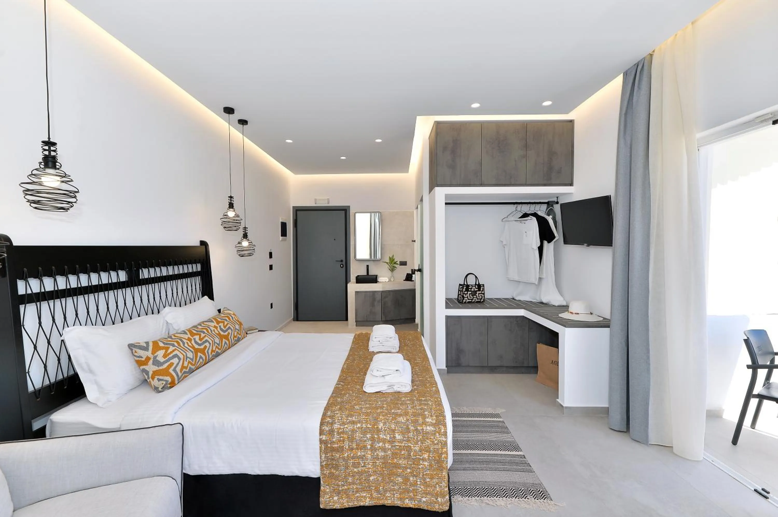 Photo of the whole room, Bed in Yianna Hotel