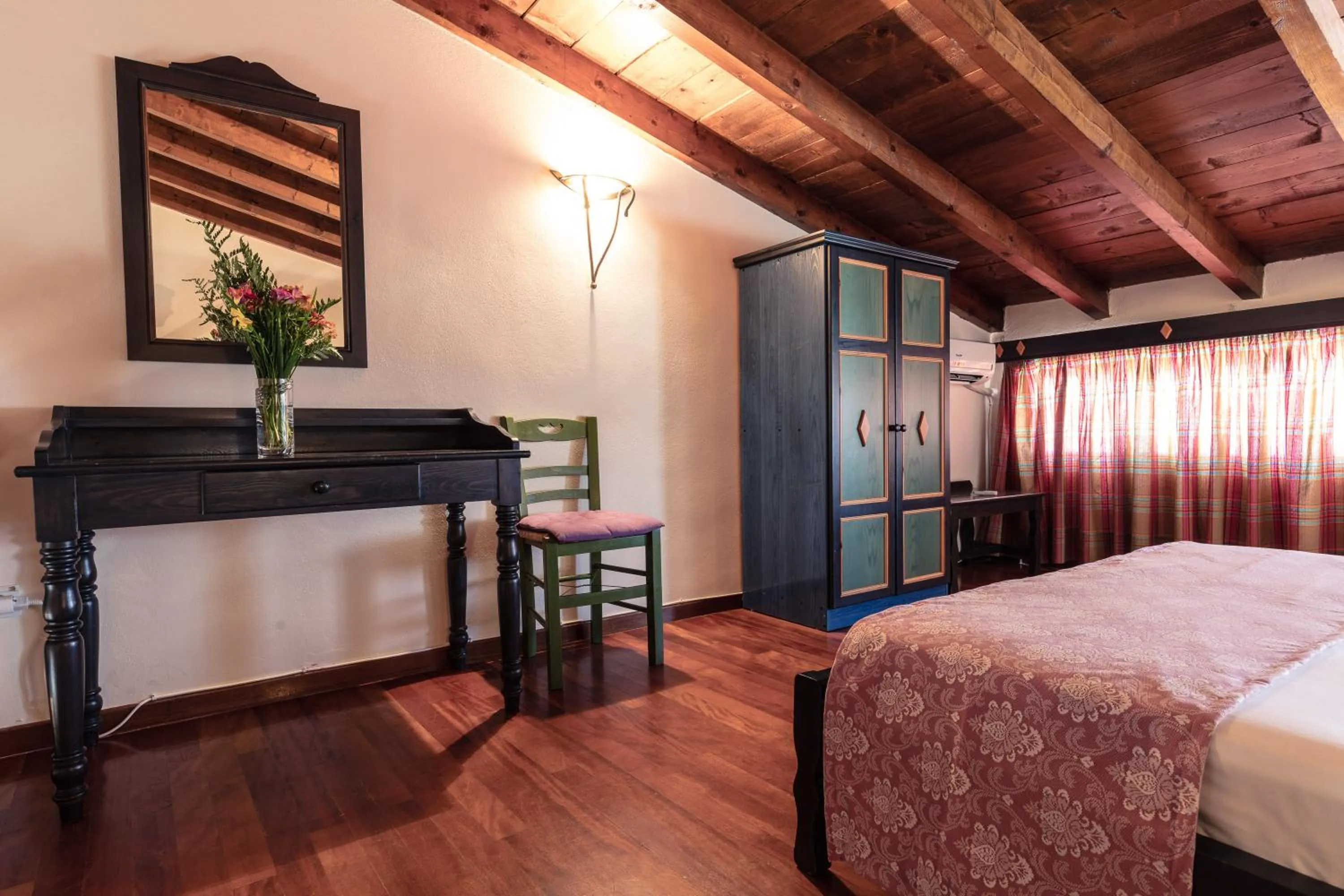 Photo of the whole room, Bed in Yianna Hotel