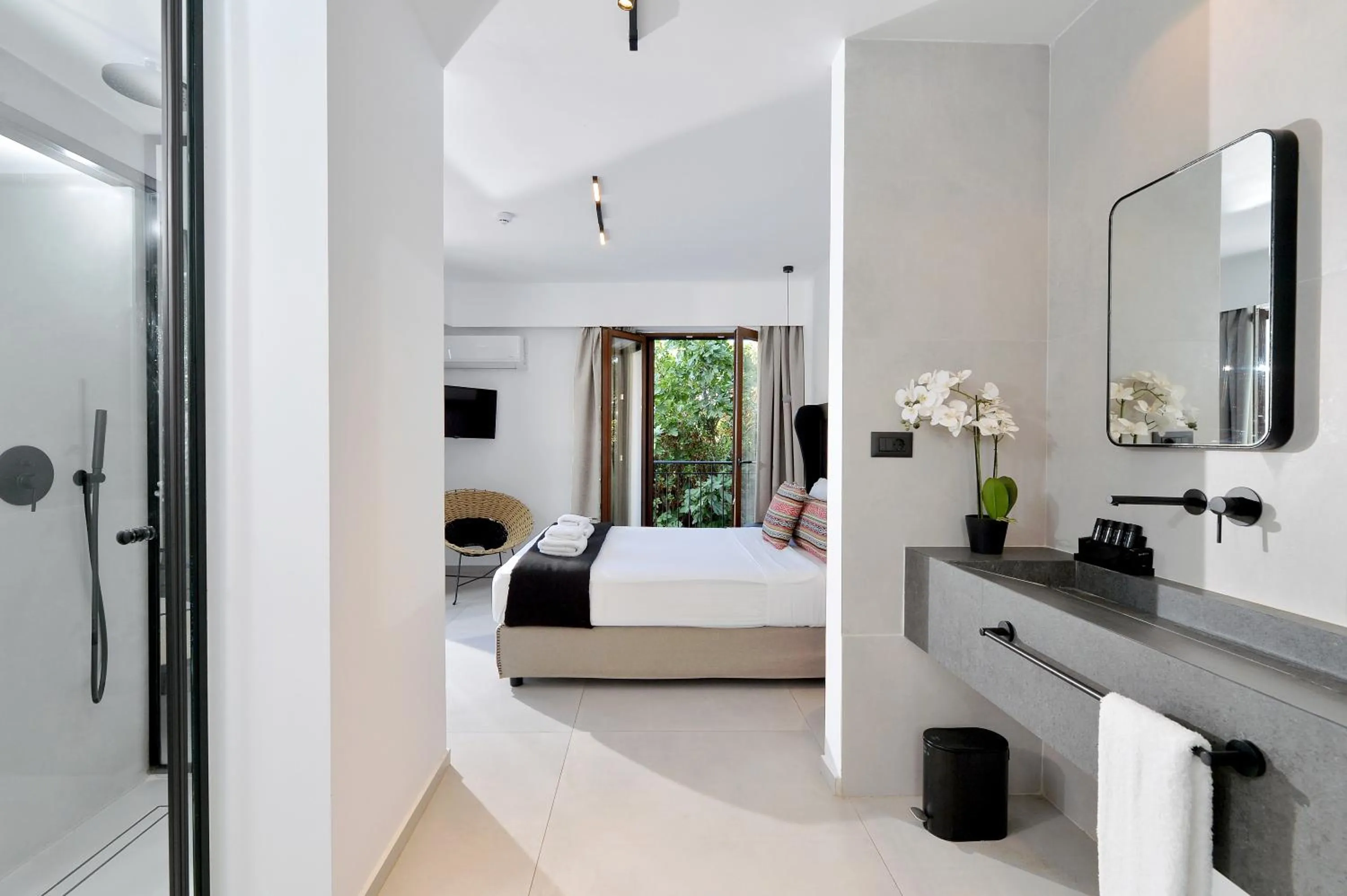 Bathroom, Bed in Yianna Hotel