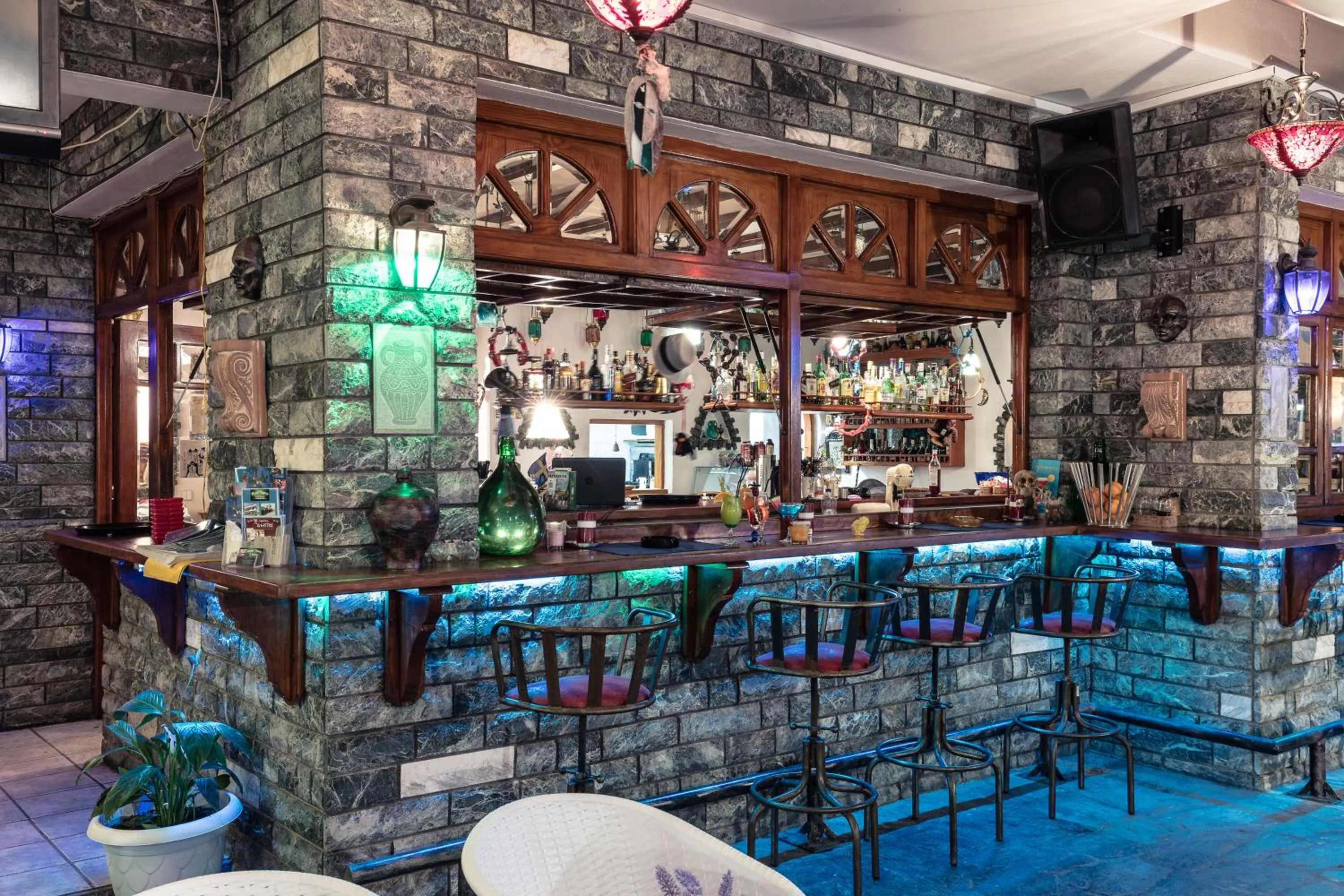 Lounge or bar in Yianna Hotel