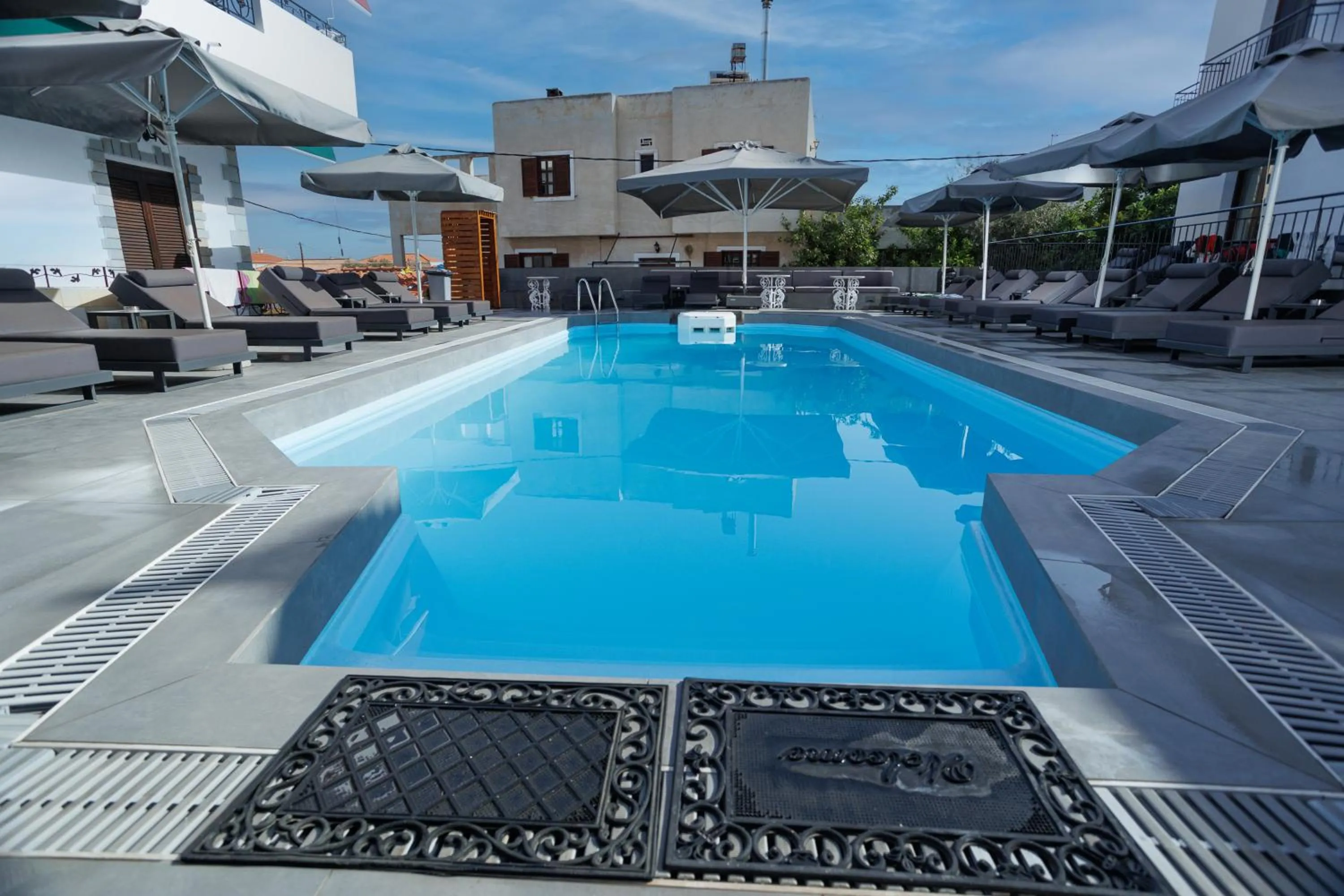 Swimming pool in Yianna Hotel