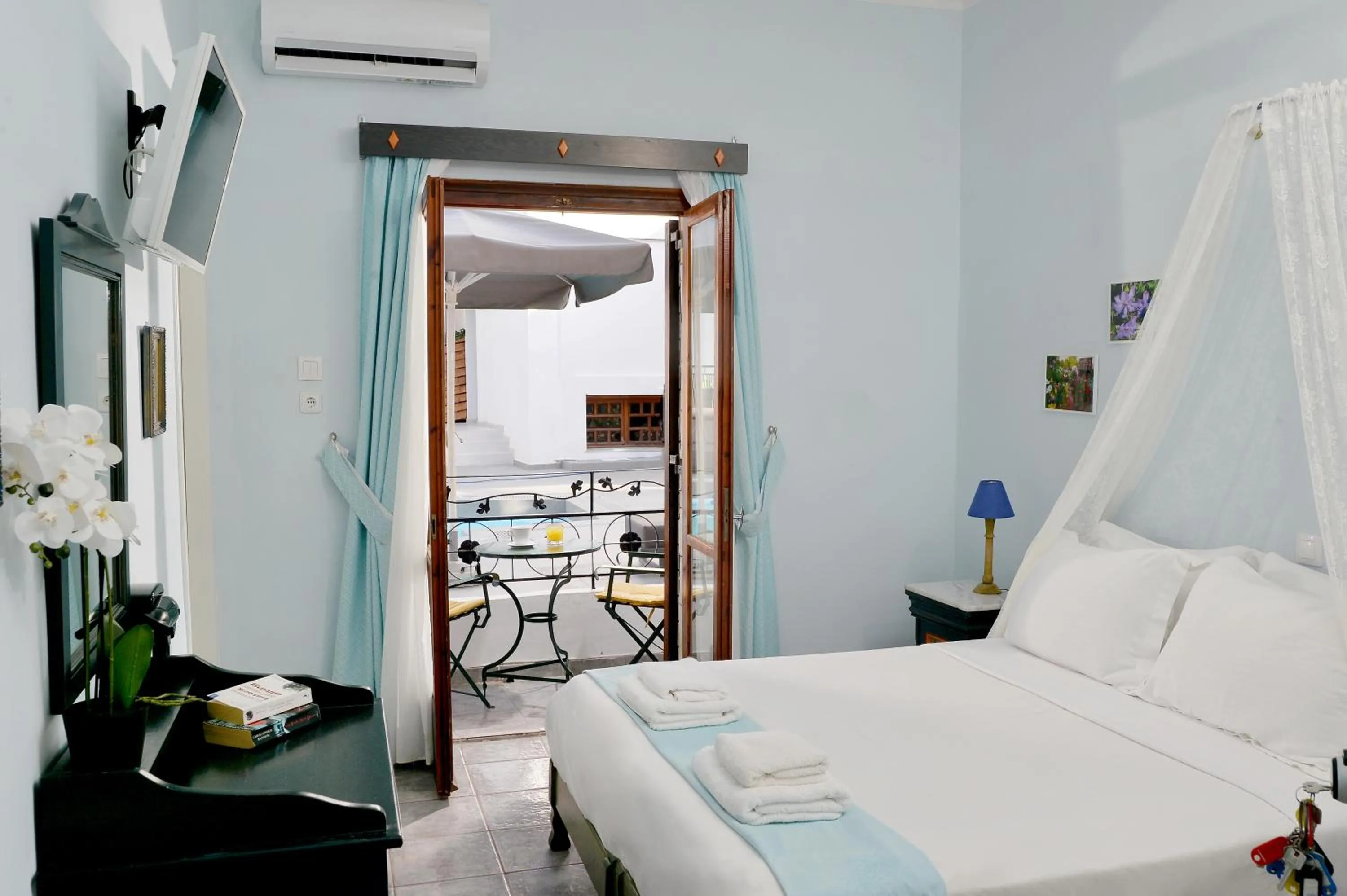 Bedroom, Bed in Yianna Hotel