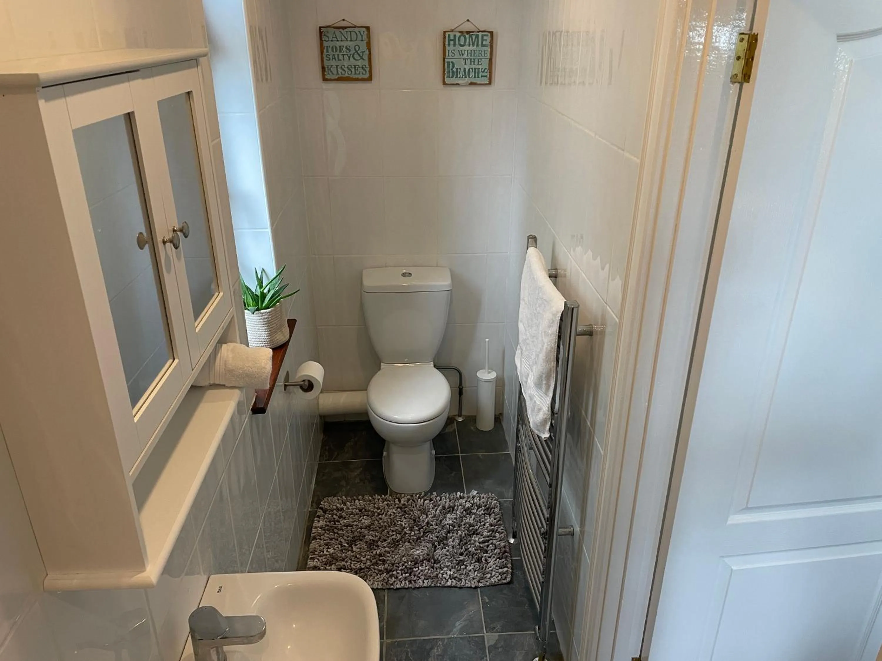 Toilet in 3 Bed Ground Floor Apartment - Hot Tub Optional Upgrade