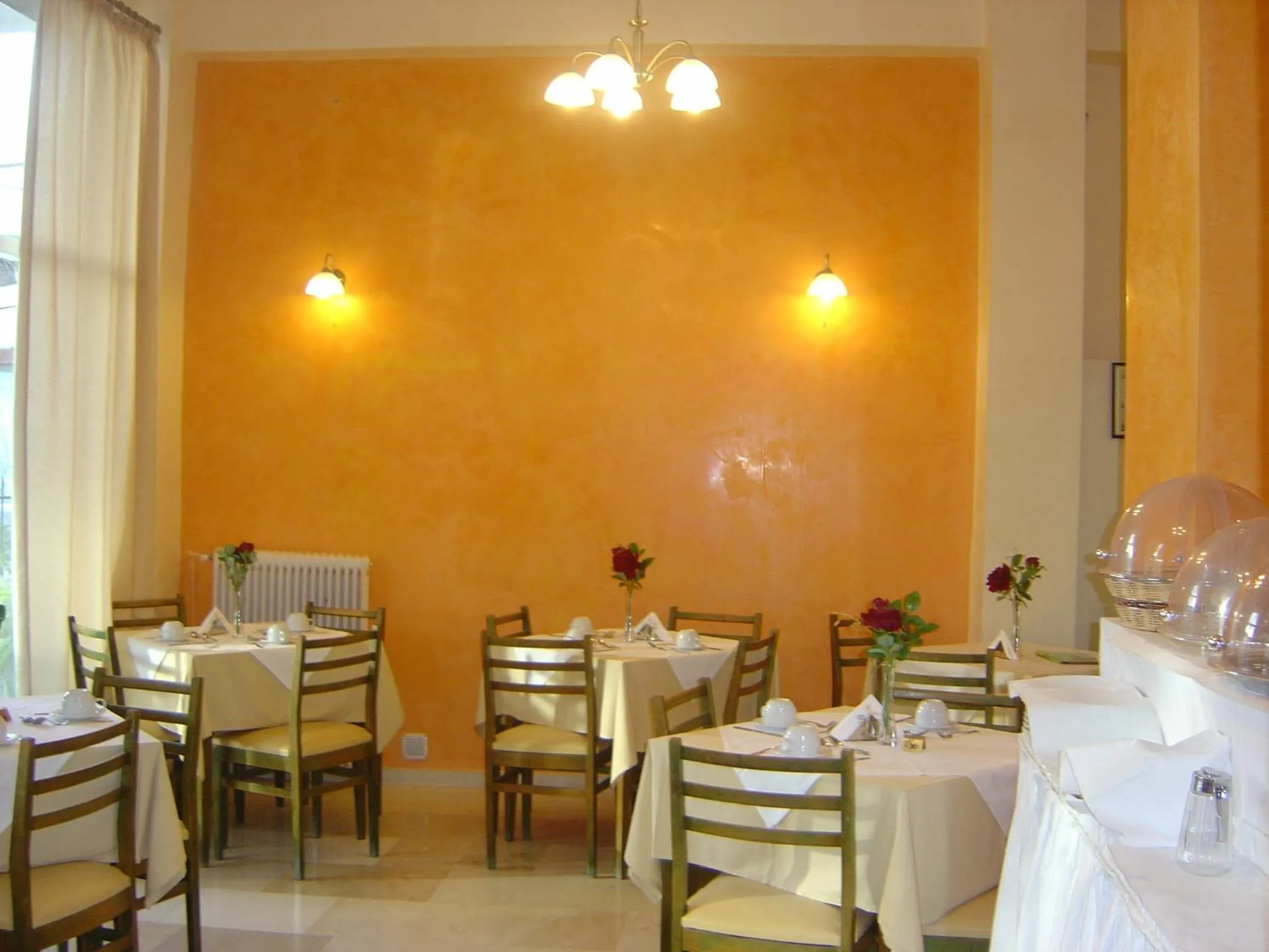 Restaurant/places to eat in Hotel Dalia