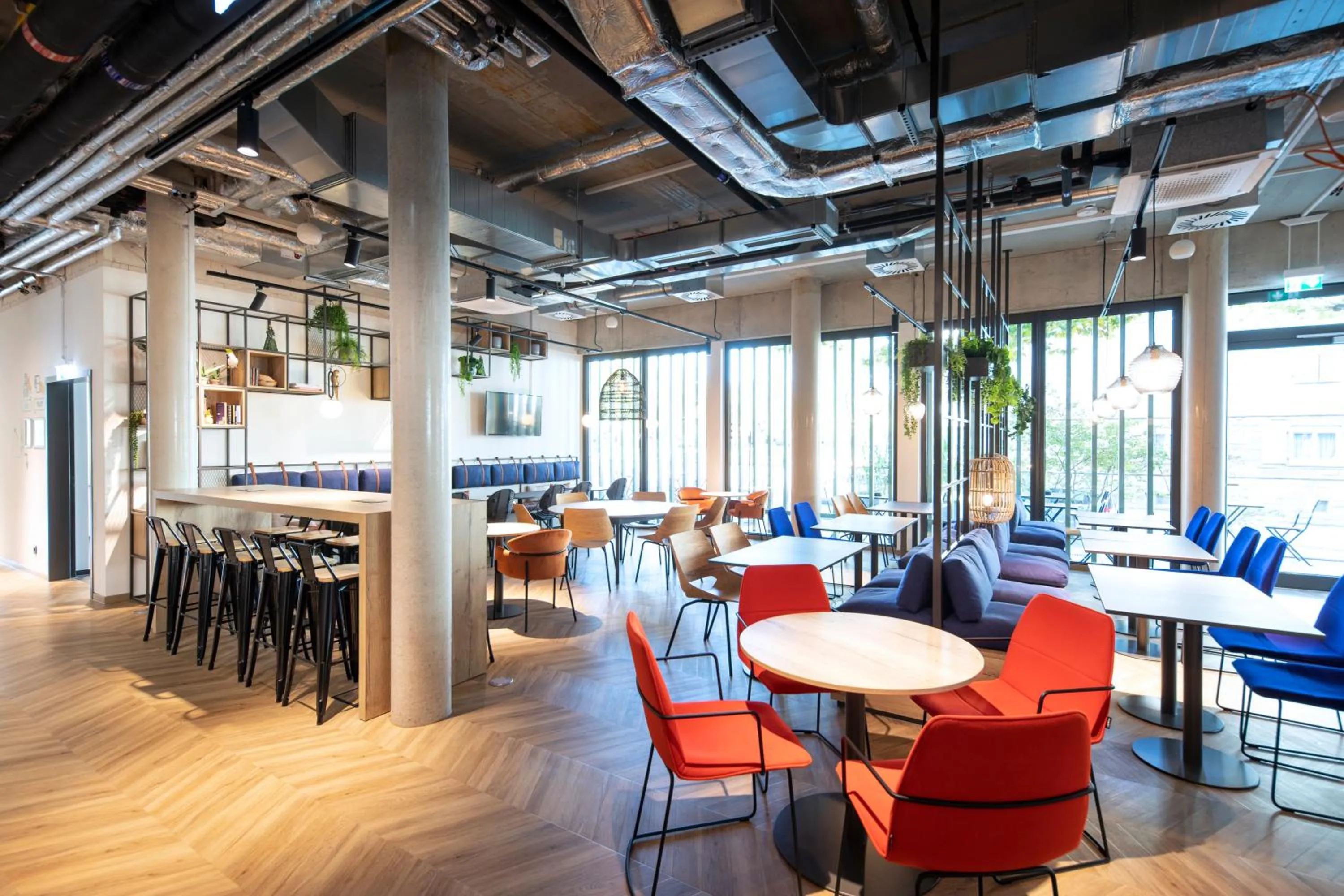 Lobby or reception in LOGINN Hotel Waiblingen