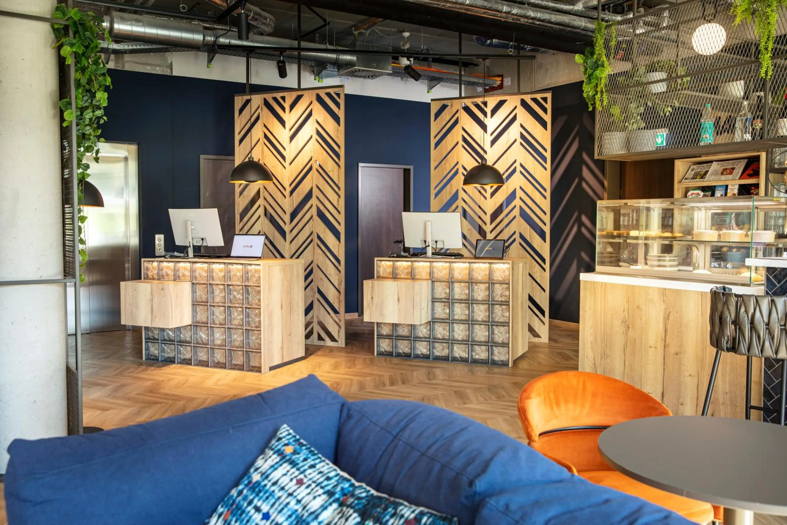 Lobby or reception in LOGINN Hotel Waiblingen