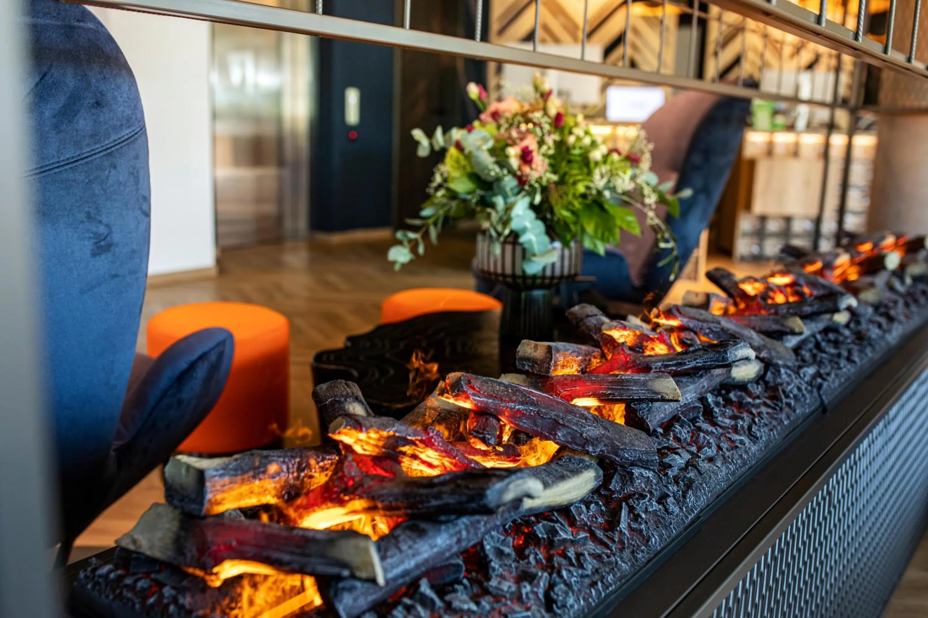 Lobby or reception in LOGINN Hotel Waiblingen