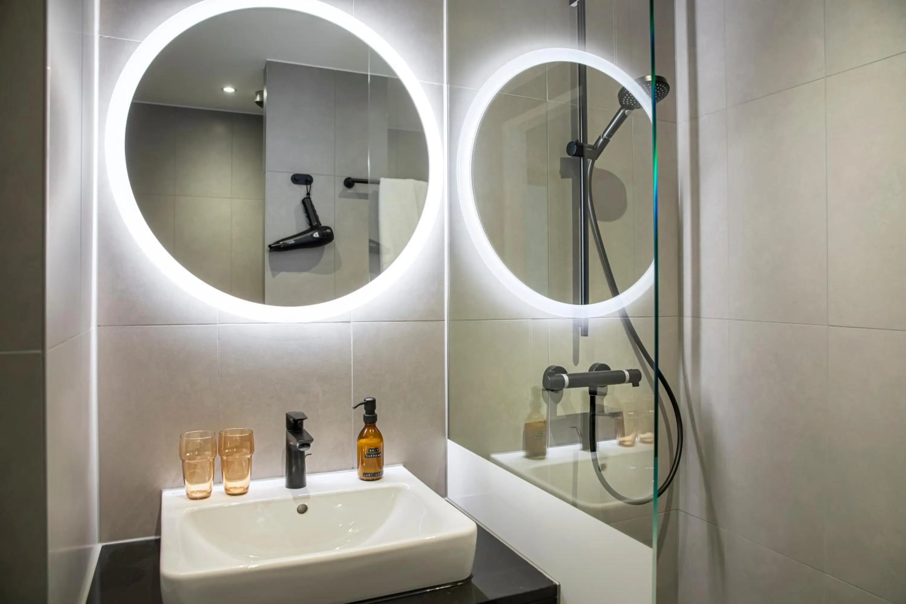 Shower in LOGINN Hotel Waiblingen