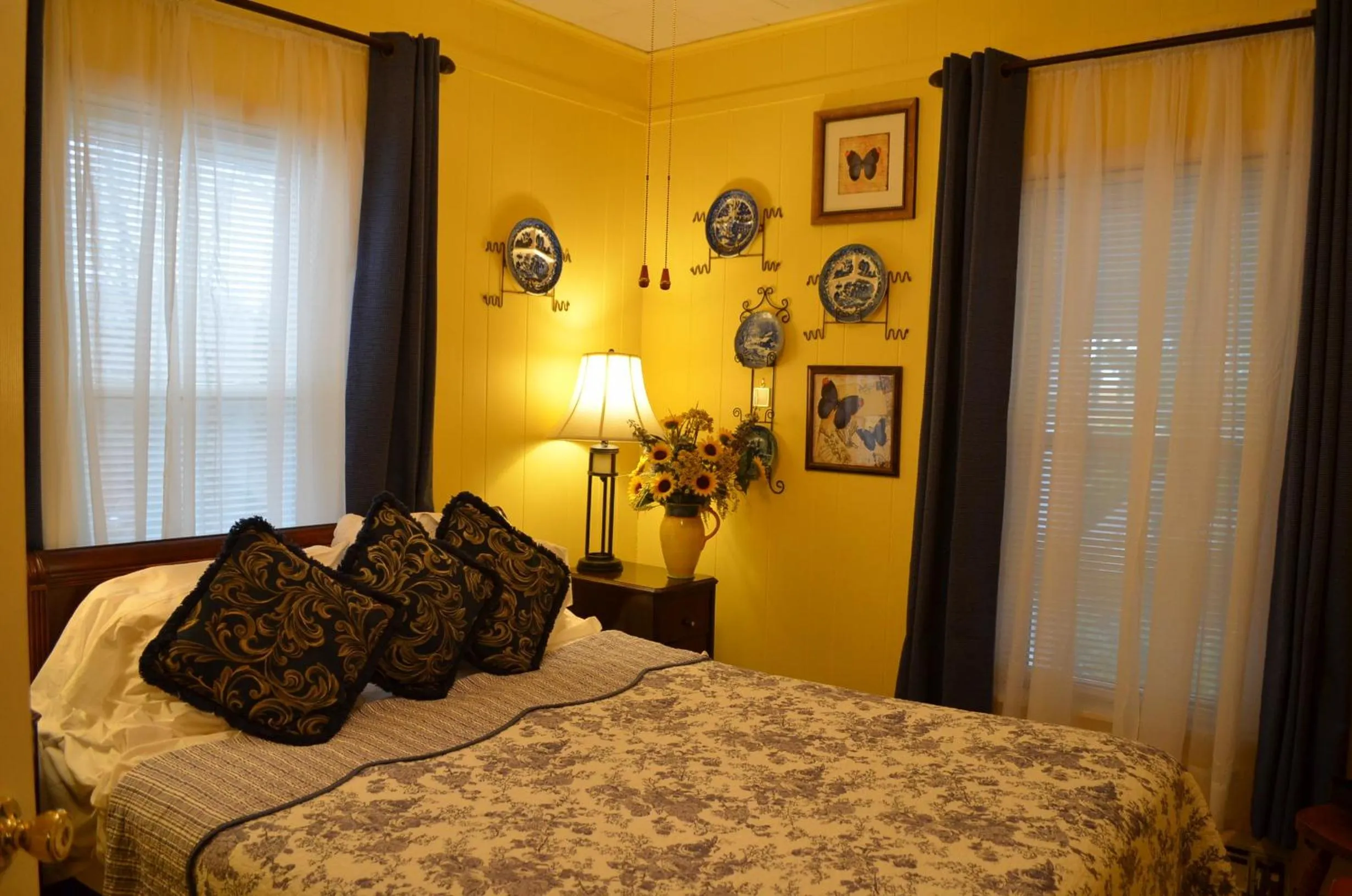 Bedroom, Bed in The Bavarian Manor Hotel