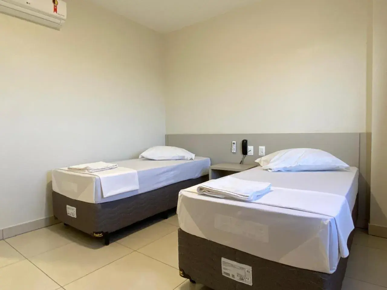 Standard Twin Room in San Martin Hotel Standard Twin Room in San Martin Hotel