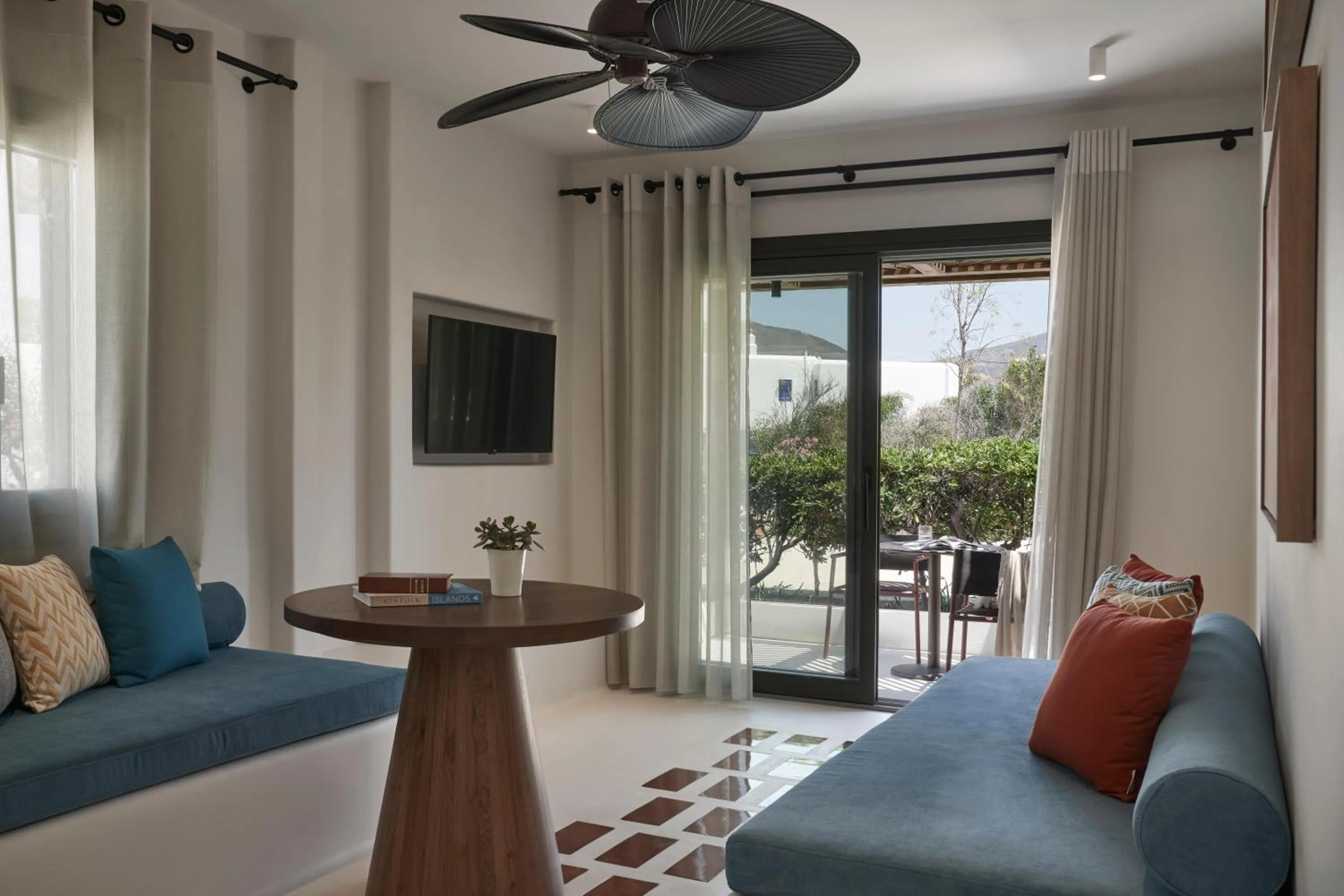 Photo of the whole room in Andronis Minois