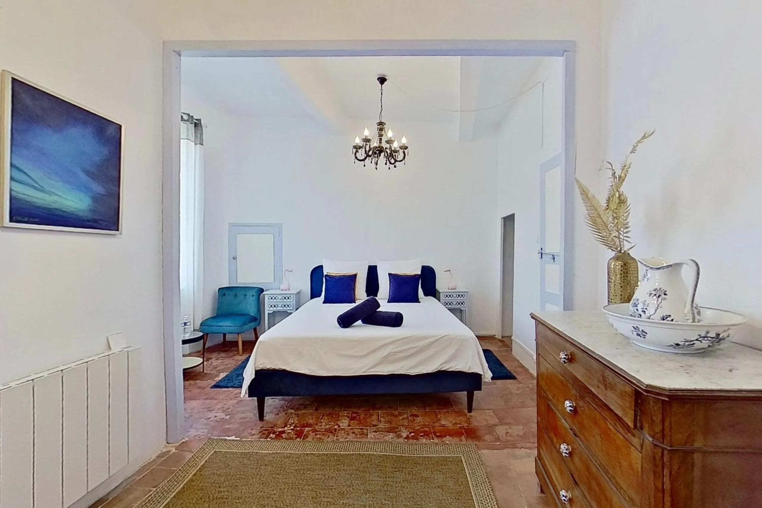 Bedroom, Bed in Les 2 Drôles d'Oiseaux