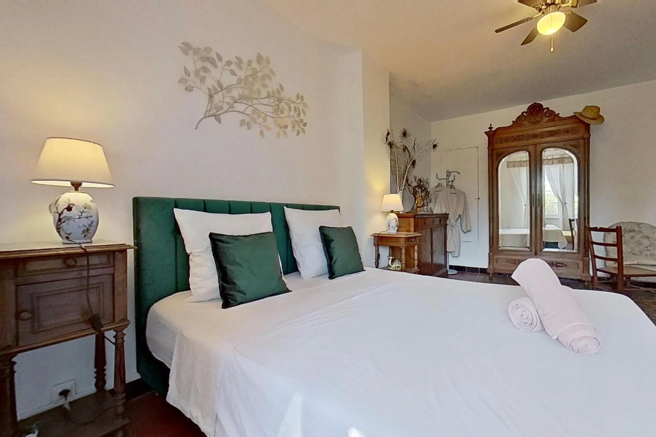 Bed in Les 2 Drôles d'Oiseaux