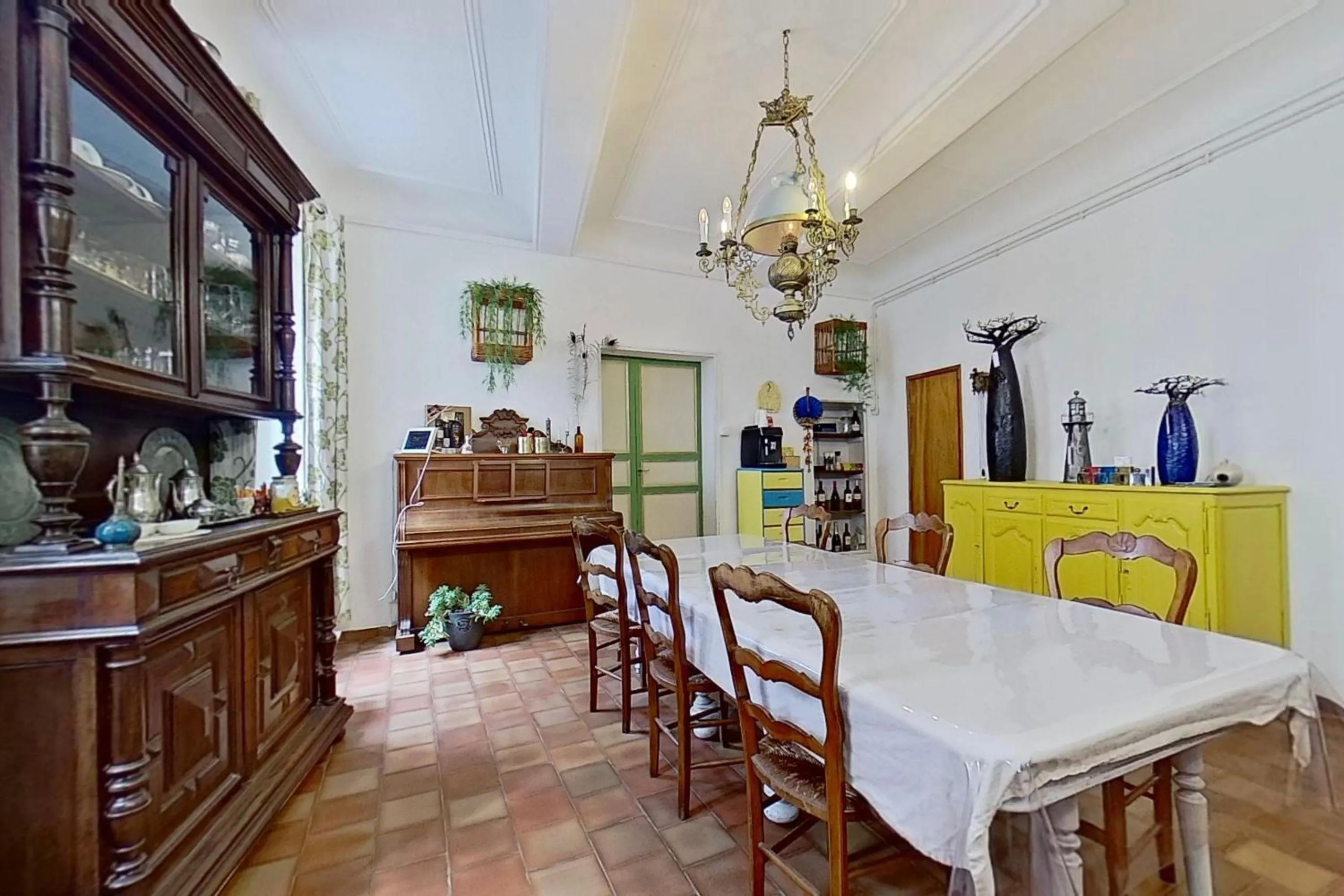 Dining area in Les 2 Drôles d'Oiseaux