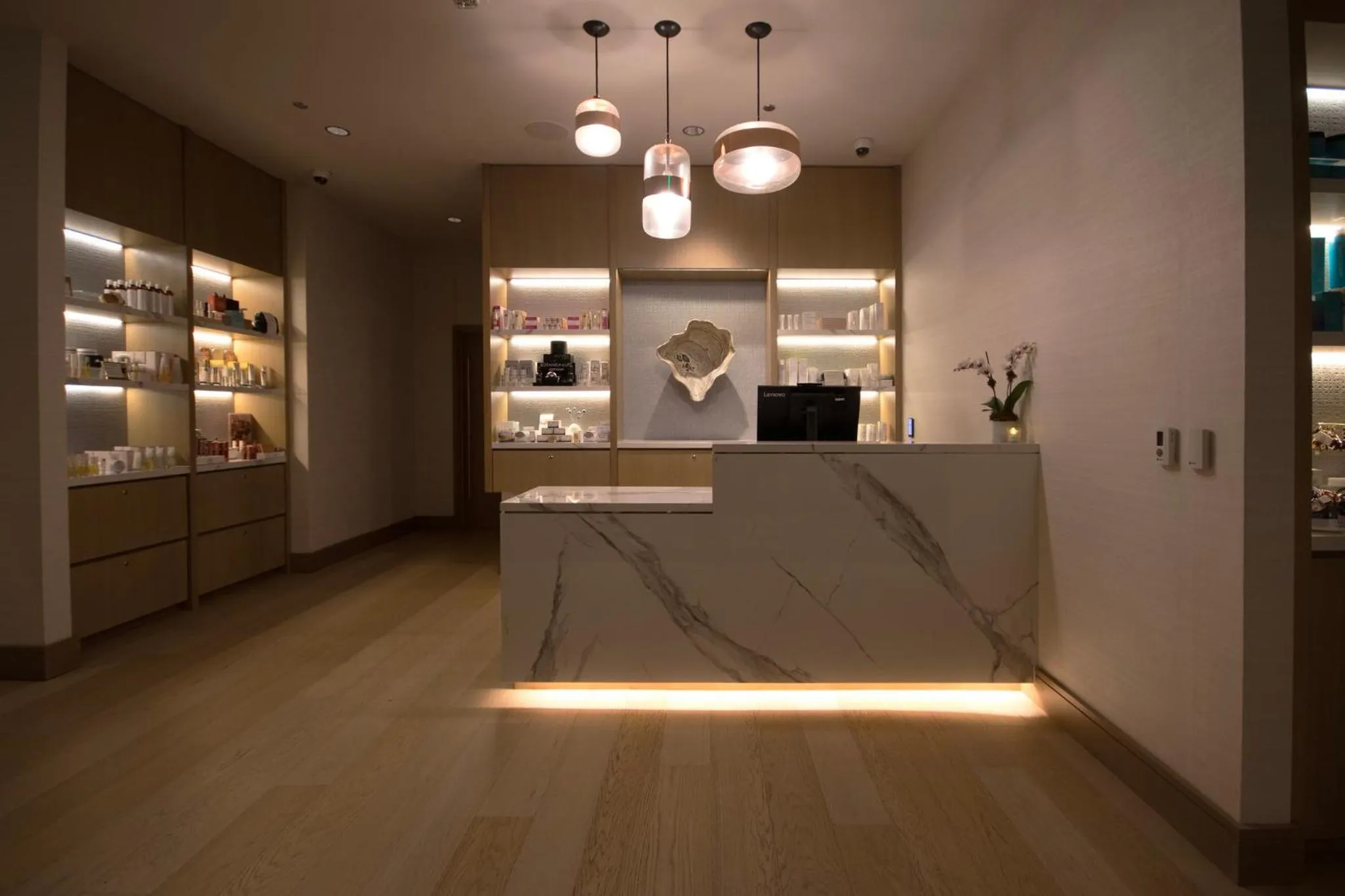 Spa and wellness centre/facilities in Loews Arlington Hotel