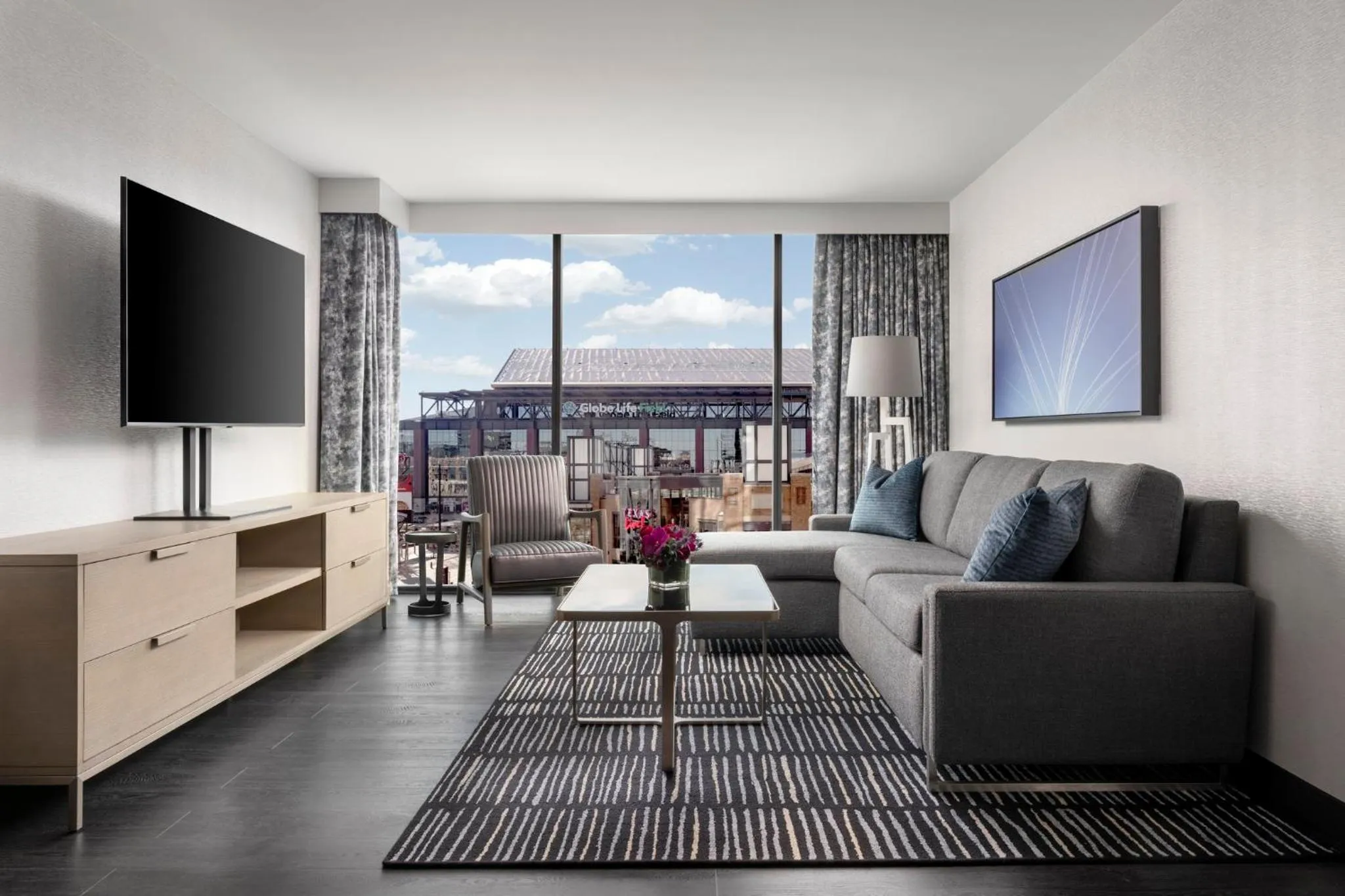 Bedroom in Loews Arlington Hotel