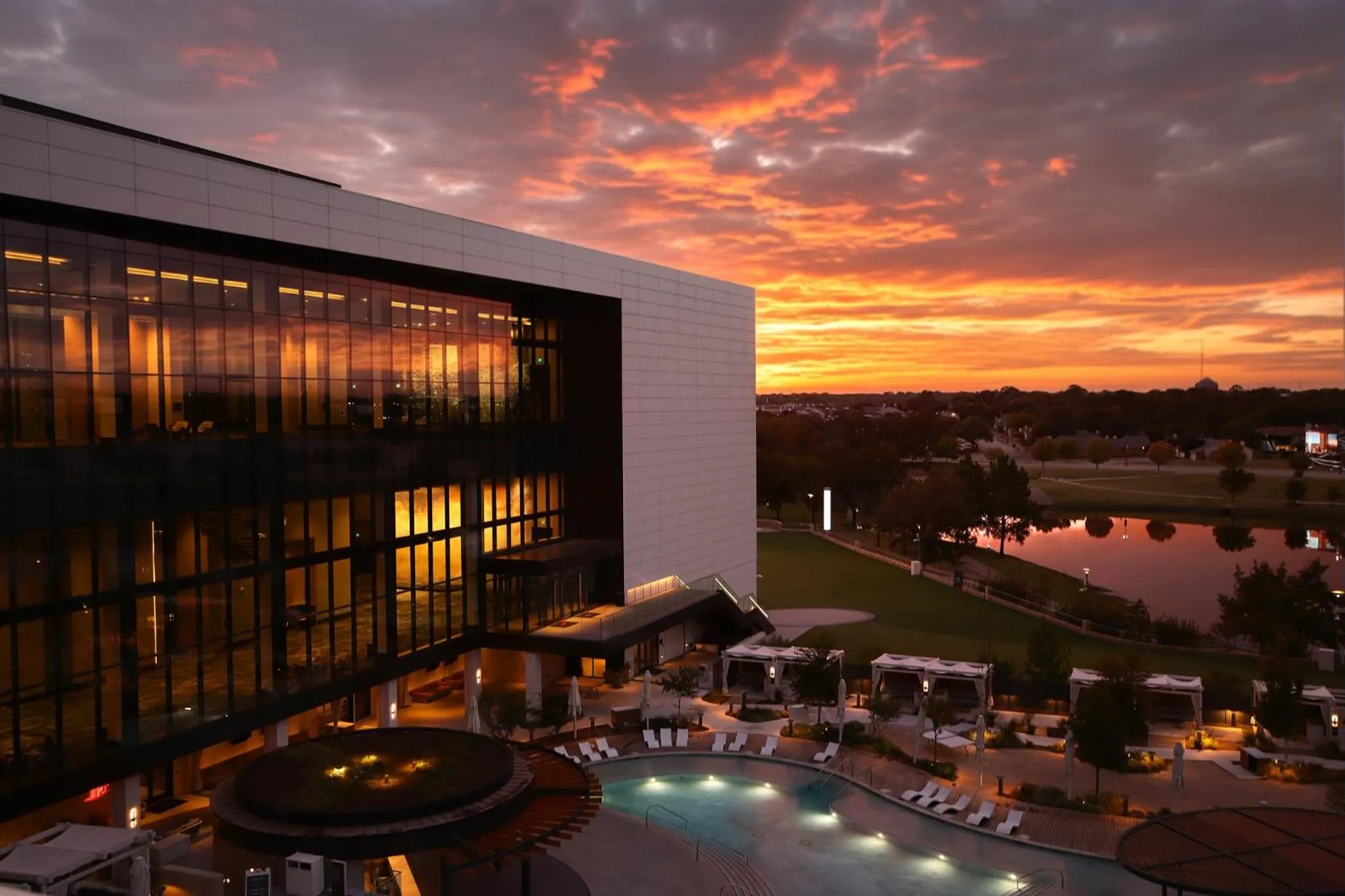 Restaurant/places to eat in Loews Arlington Hotel