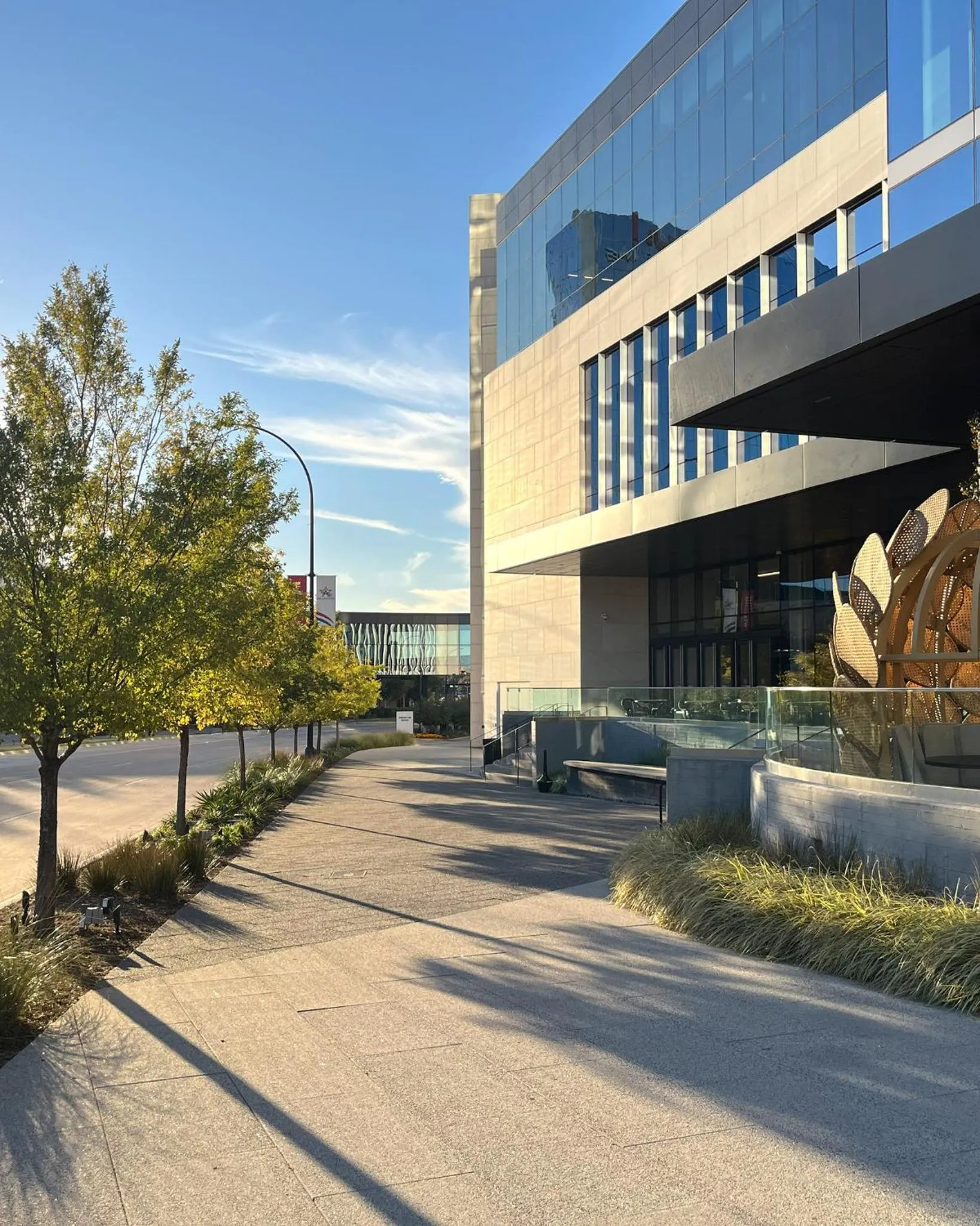 Restaurant/places to eat in Loews Arlington Hotel