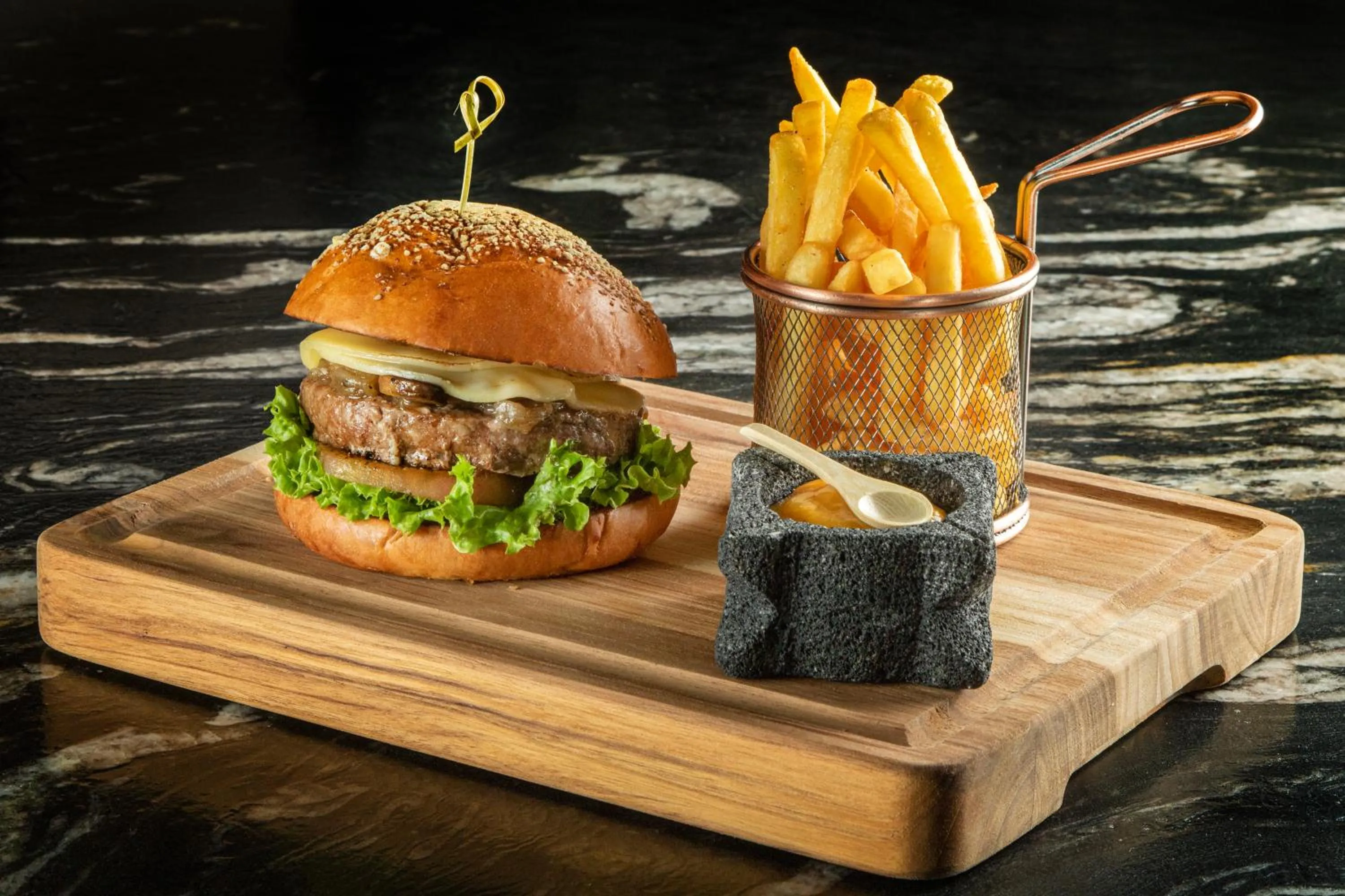 Restaurant/places to eat in GO Quito Hotel