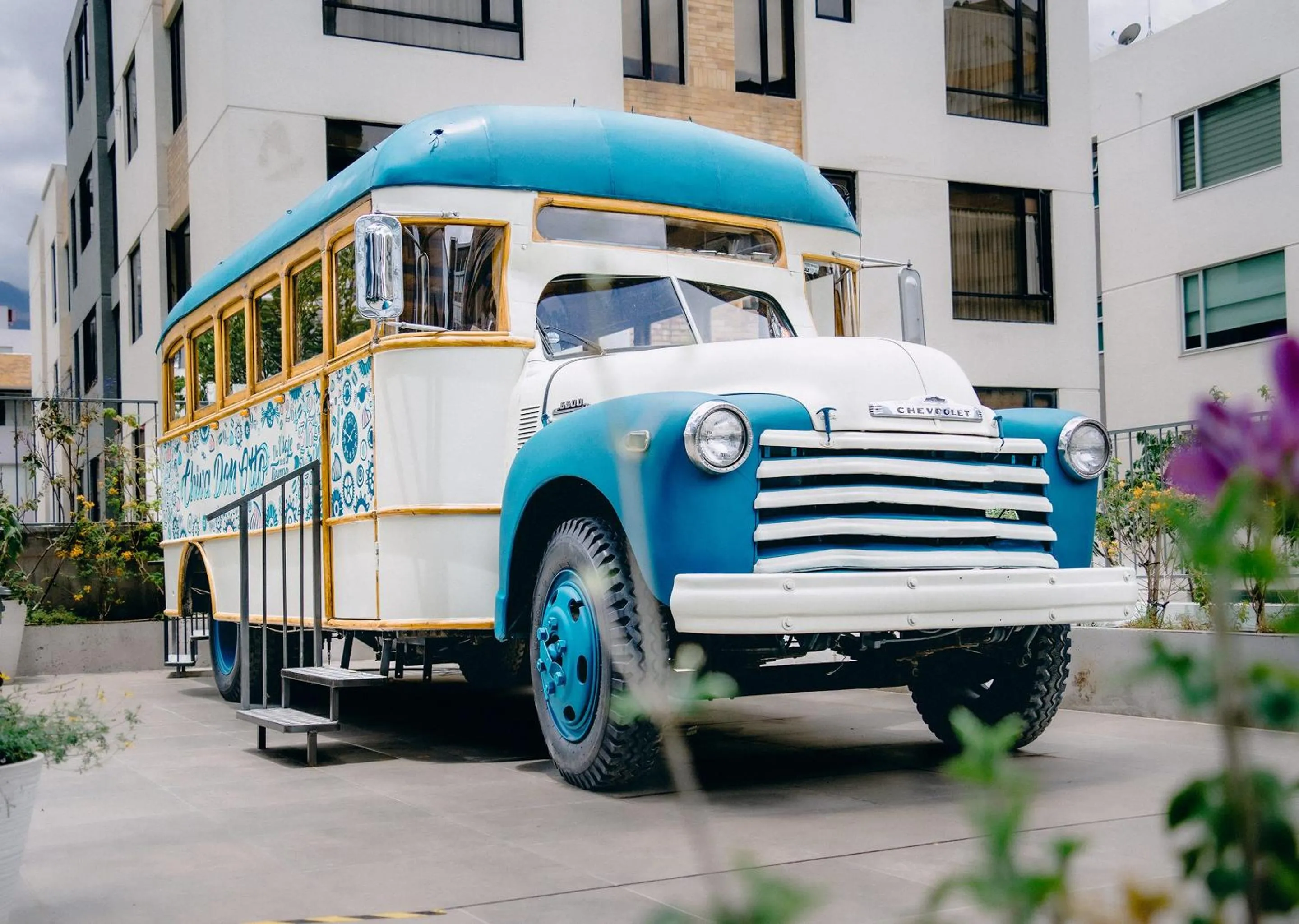 Restaurant/places to eat in GO Quito Hotel