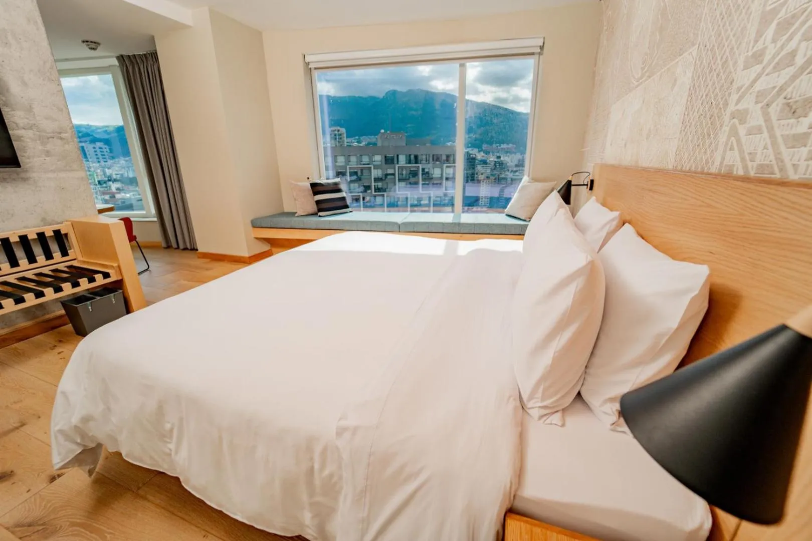 View (from property/room), Bed in GO Quito Hotel