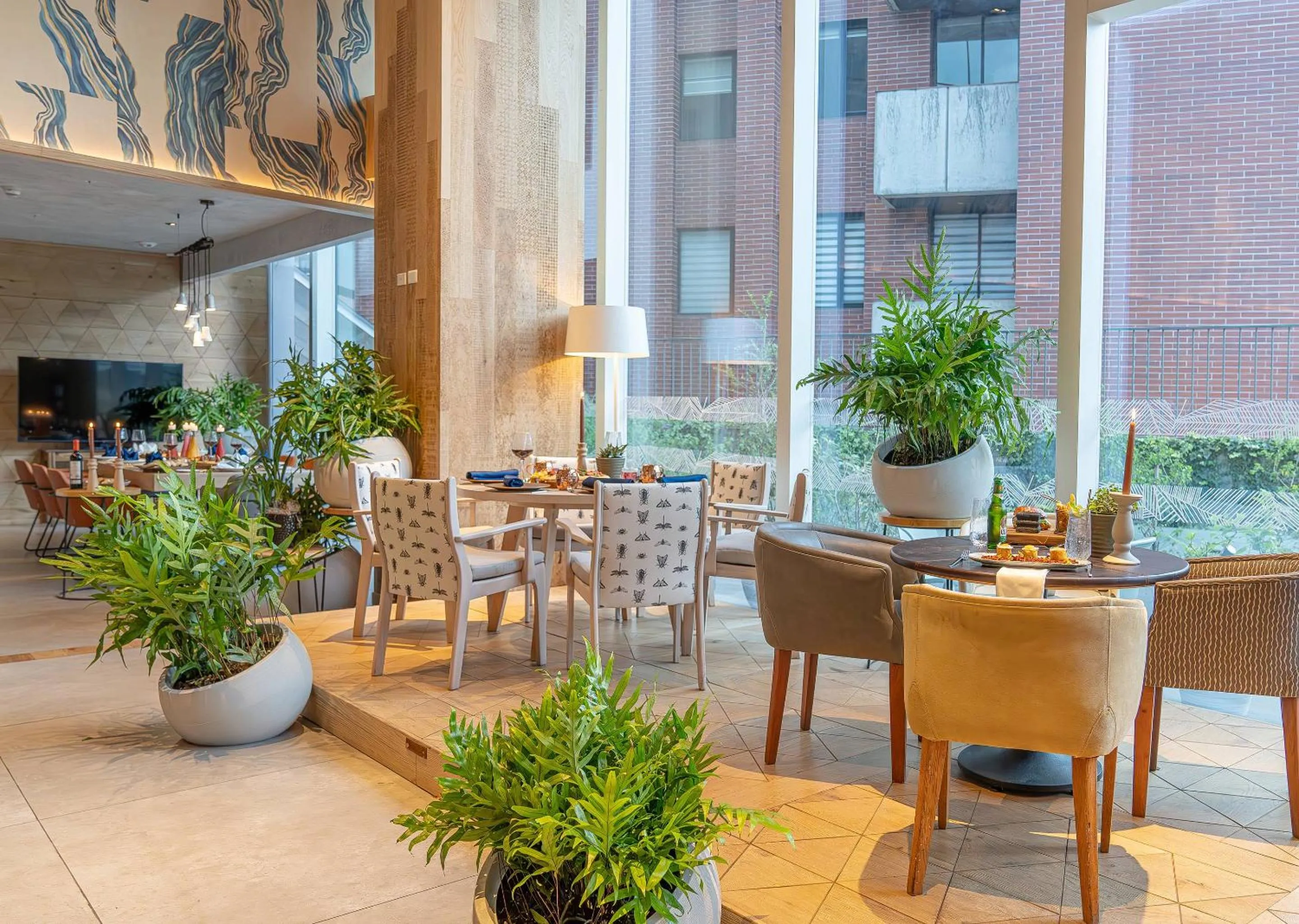 Restaurant/places to eat in GO Quito Hotel