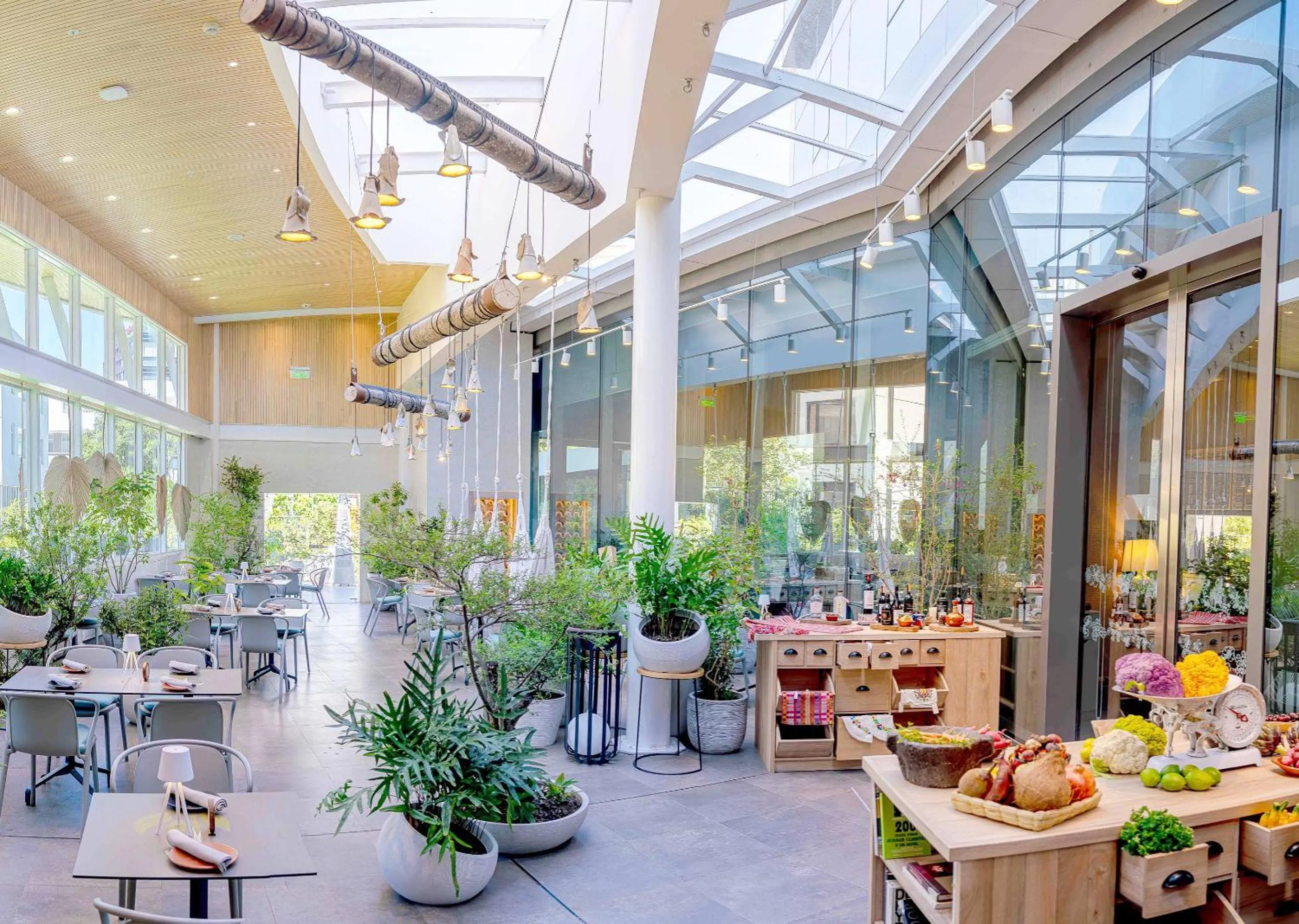 Restaurant/places to eat in GO Quito Hotel