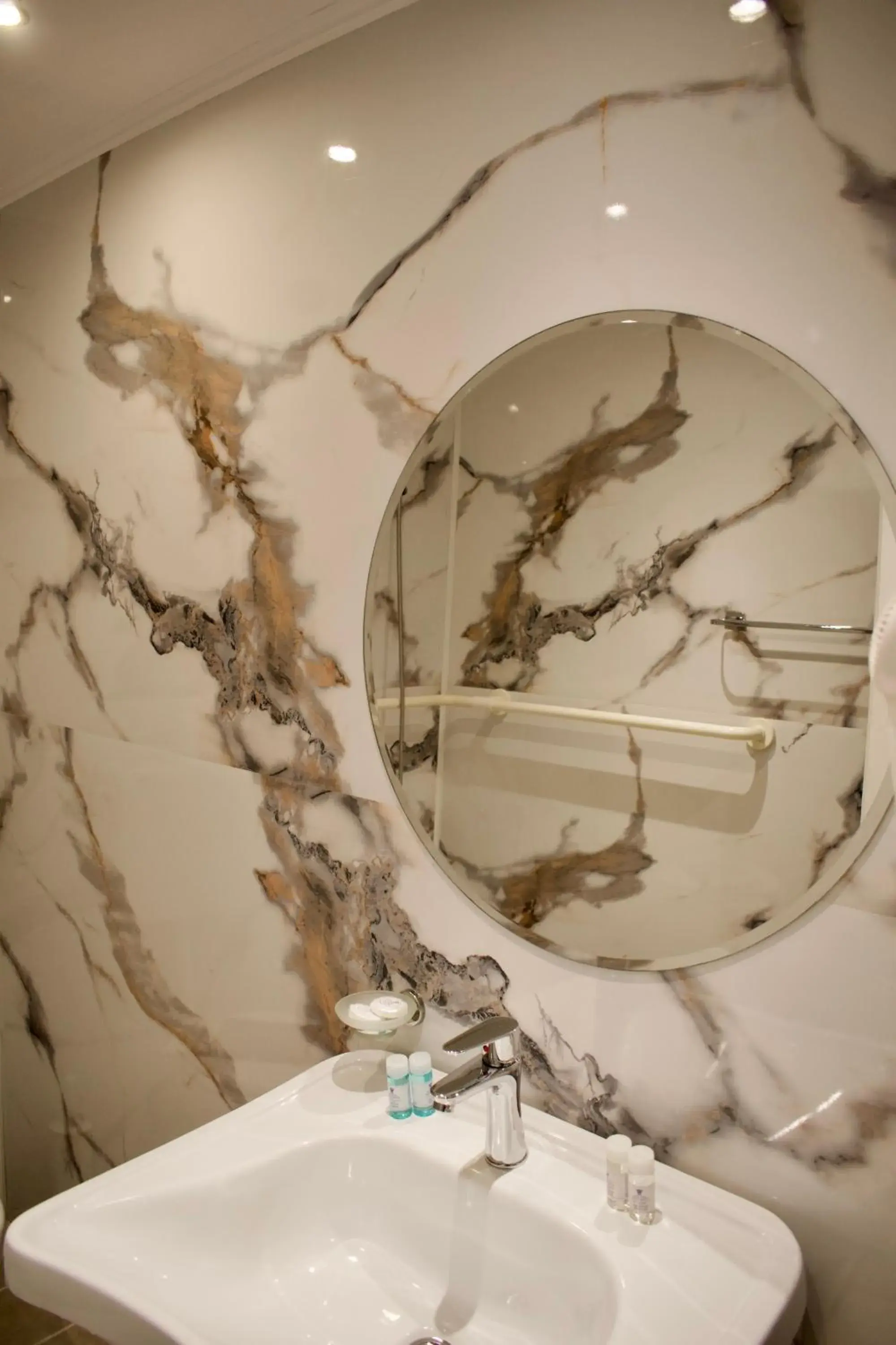 Triple Room in Nafsika Hotel Athens Centre Triple Room in Nafsika Hotel Athens Centre