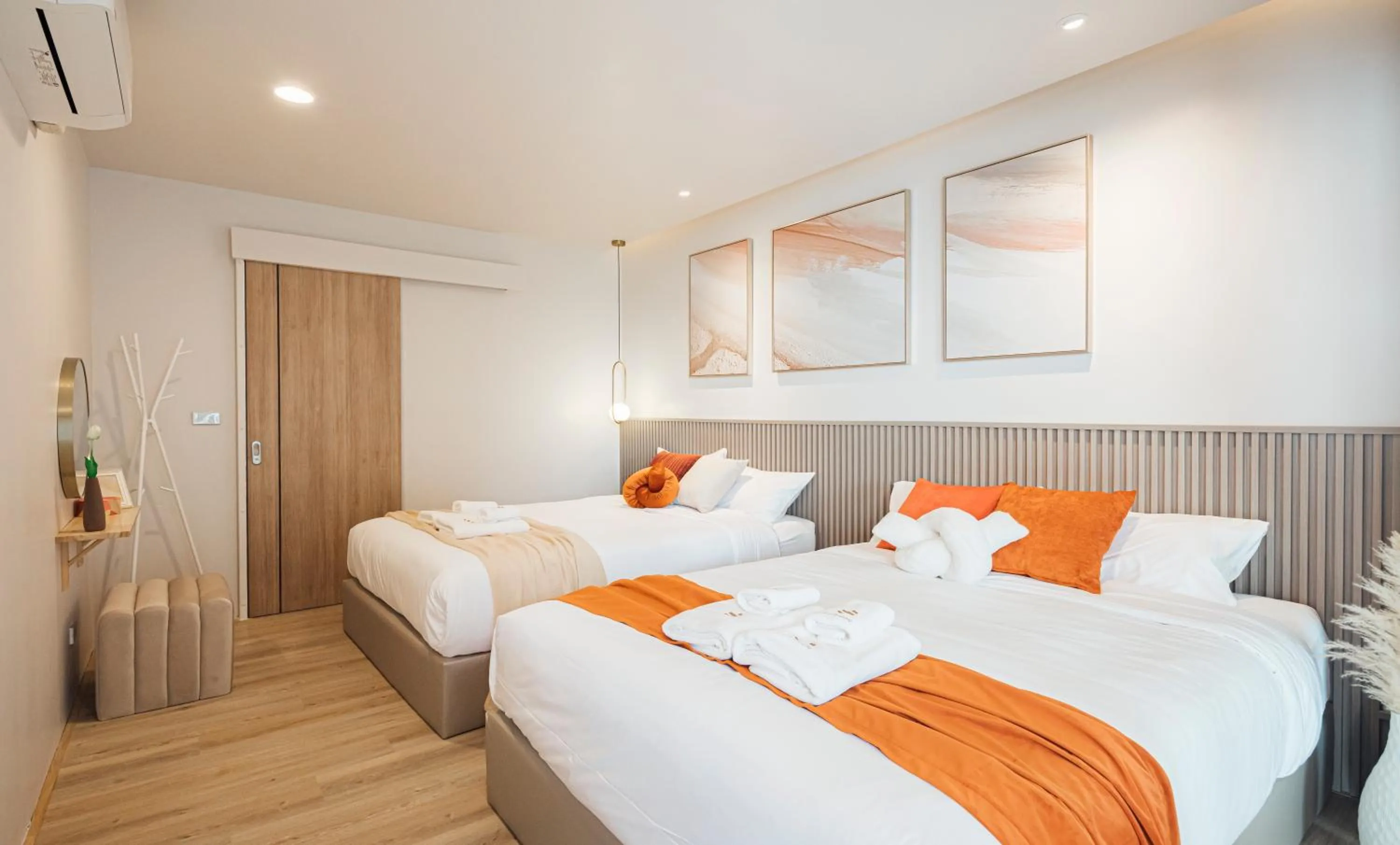 Bed in Sea Season Pool Villa Pattaya