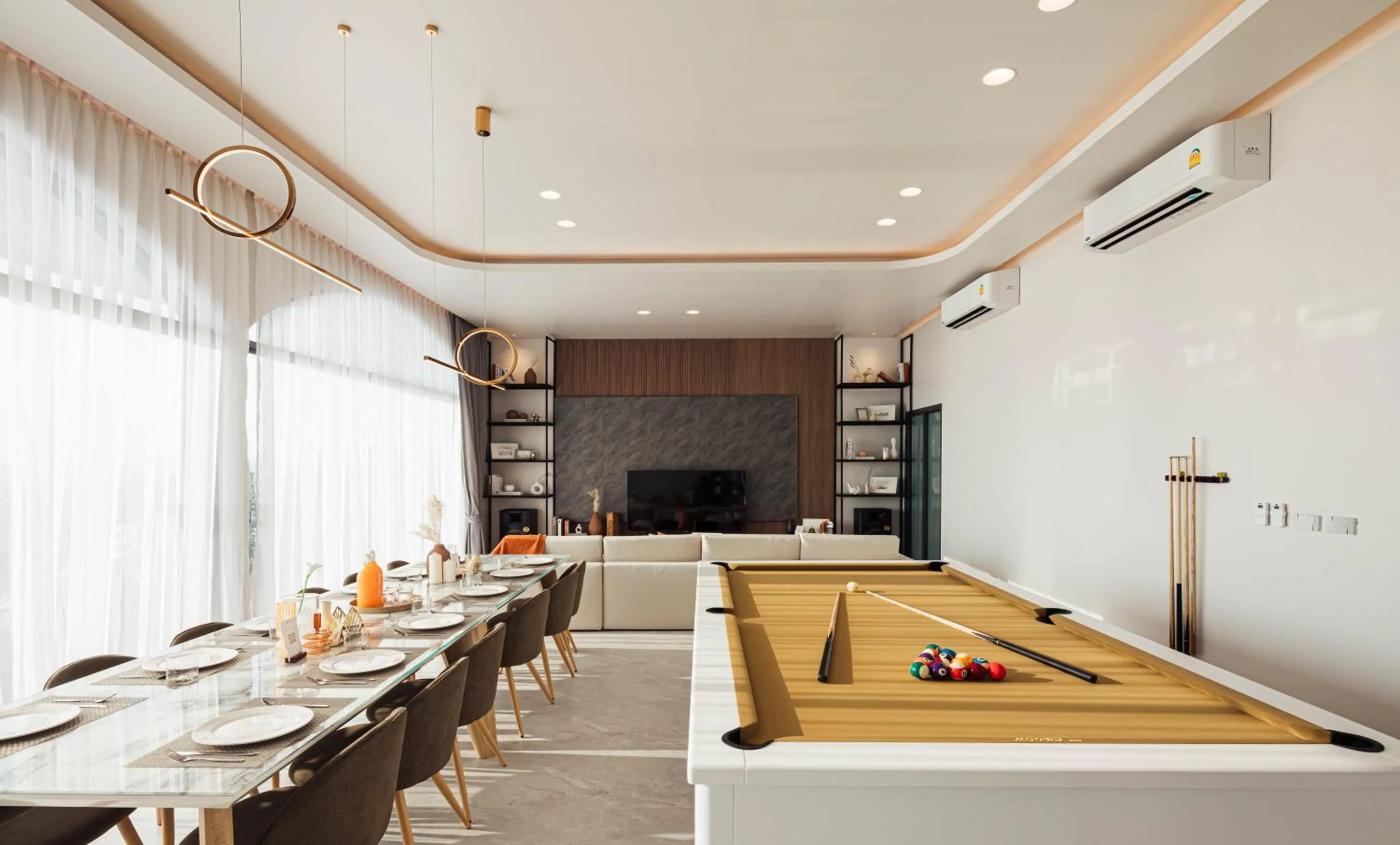 TV and multimedia in Sea Season Pool Villa Pattaya