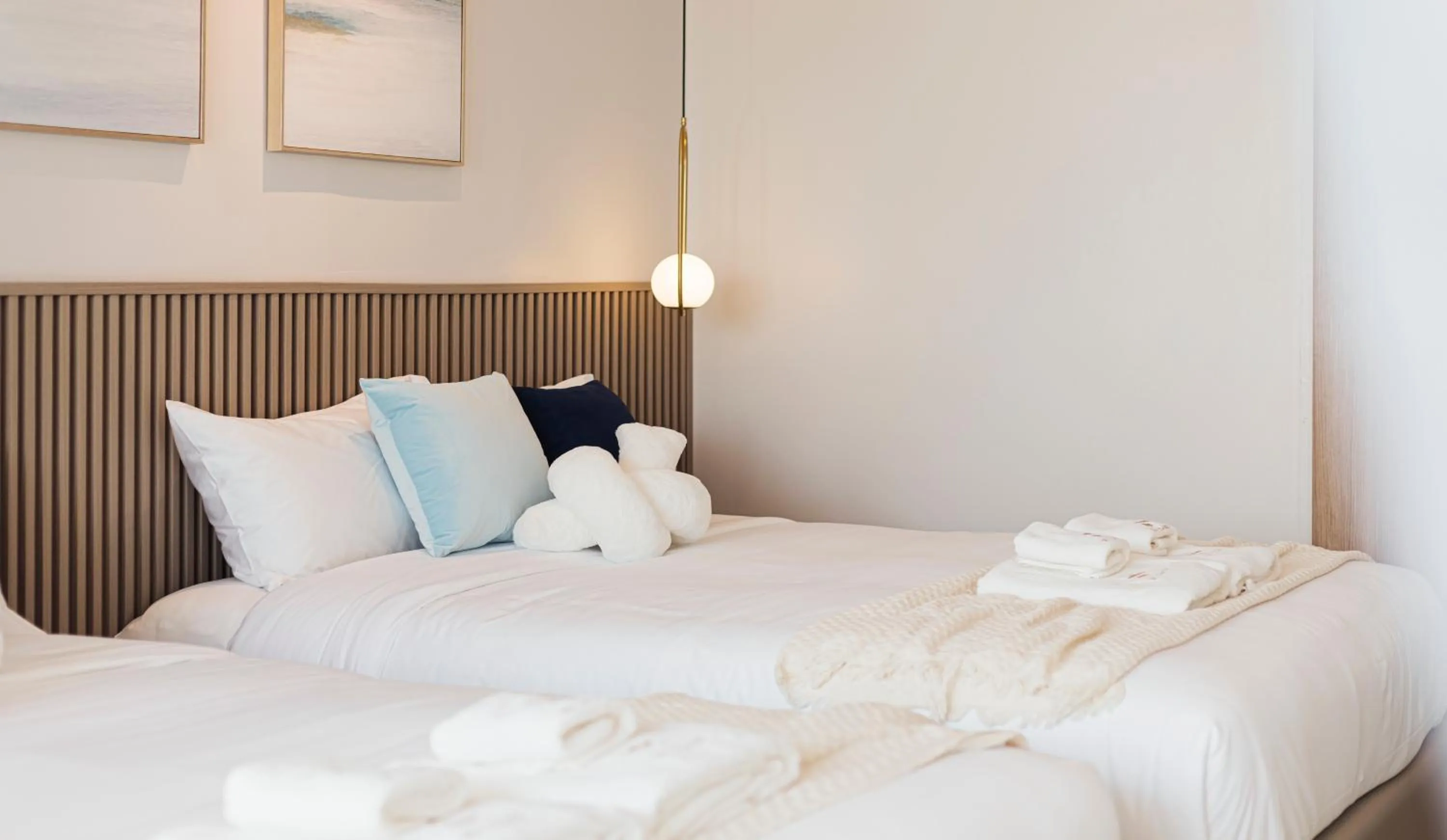 Bed in Sea Season Pool Villa Pattaya