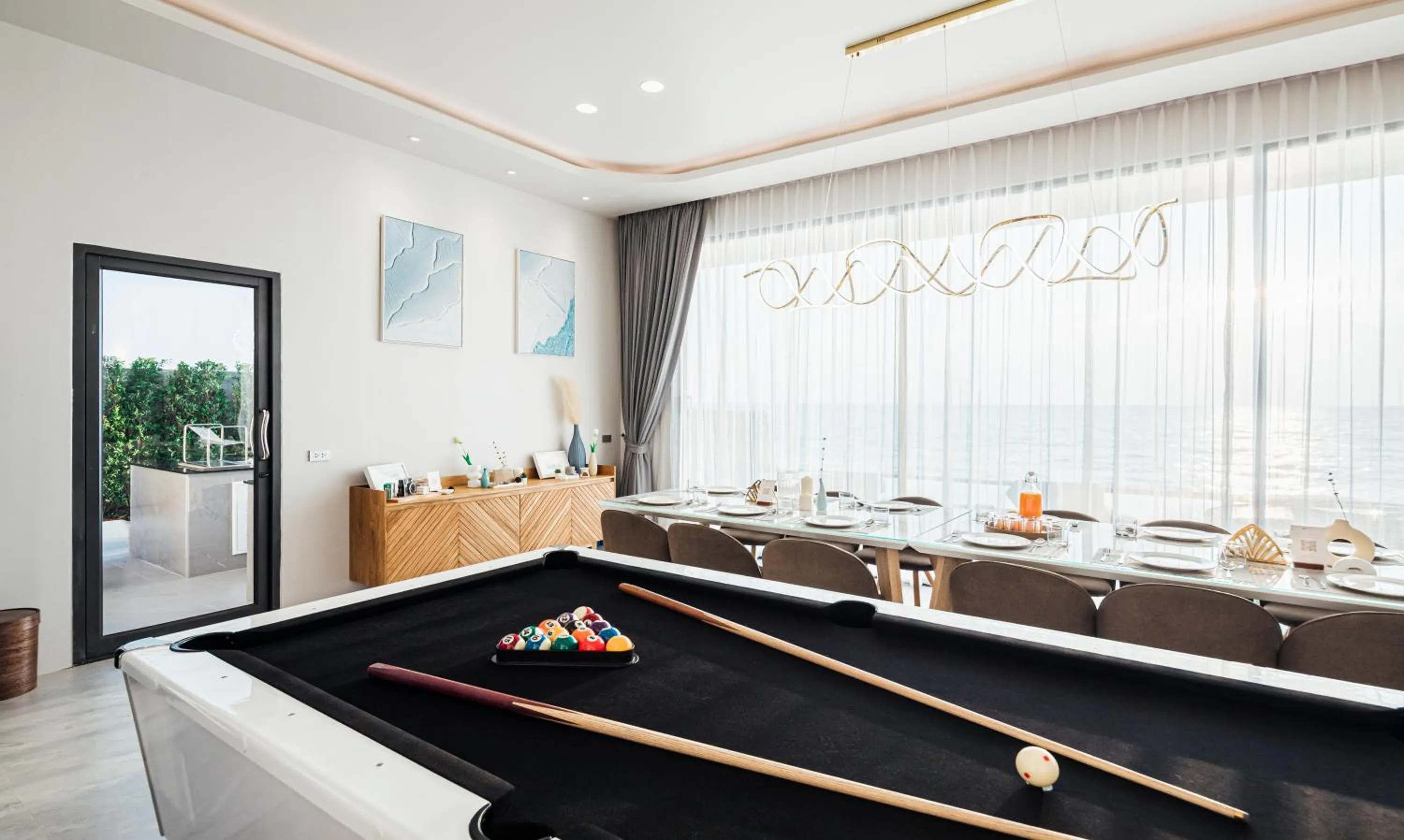 Billiard in Sea Season Pool Villa Pattaya