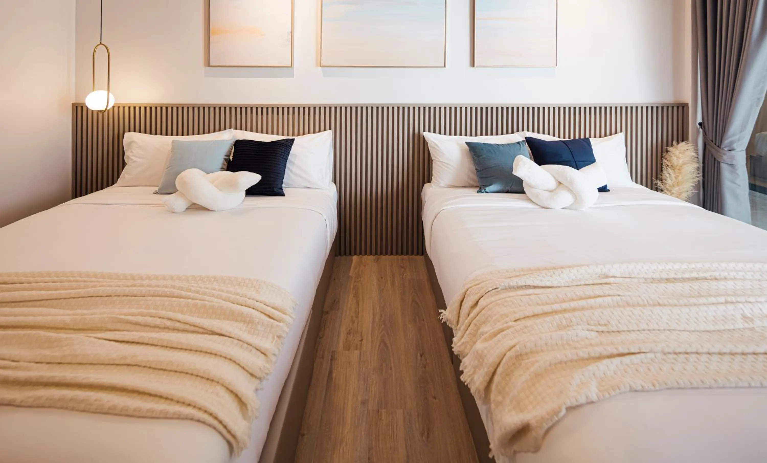 Bed in Sea Season Pool Villa Pattaya