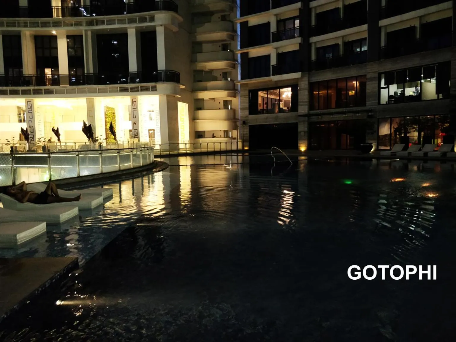 Night in The Knightsbridge Residences