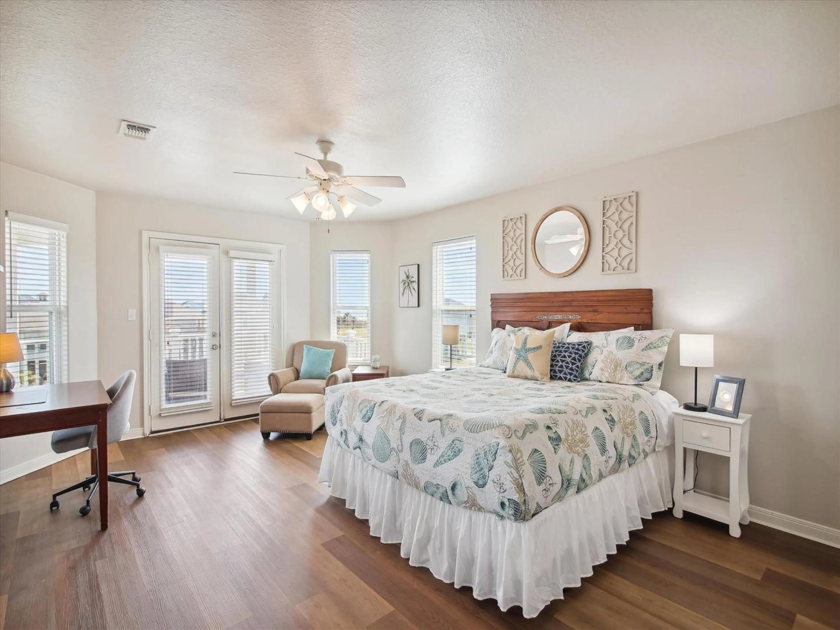 Property building, Bed in Vitamin Sea Retreat