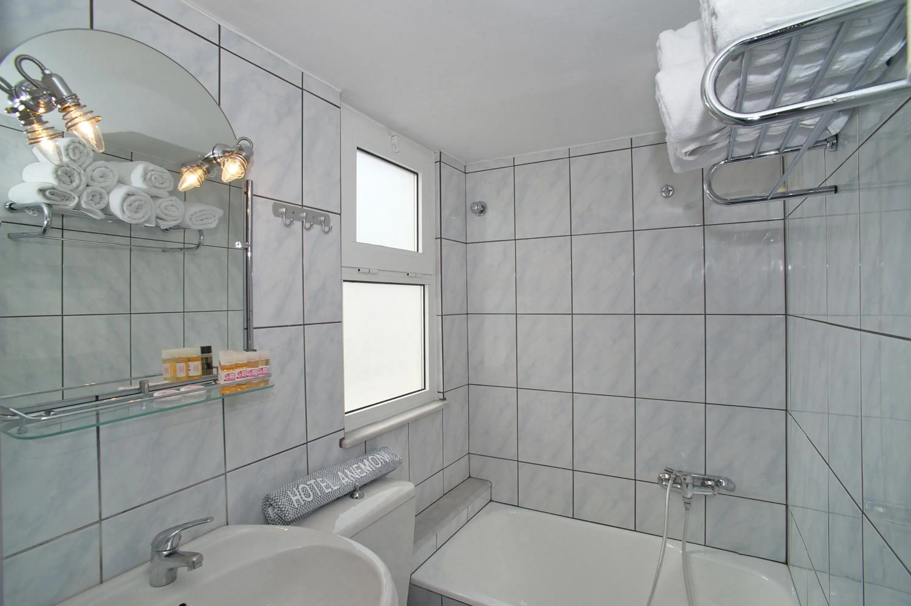 Bathroom in Anemoni Piraeus Hotel