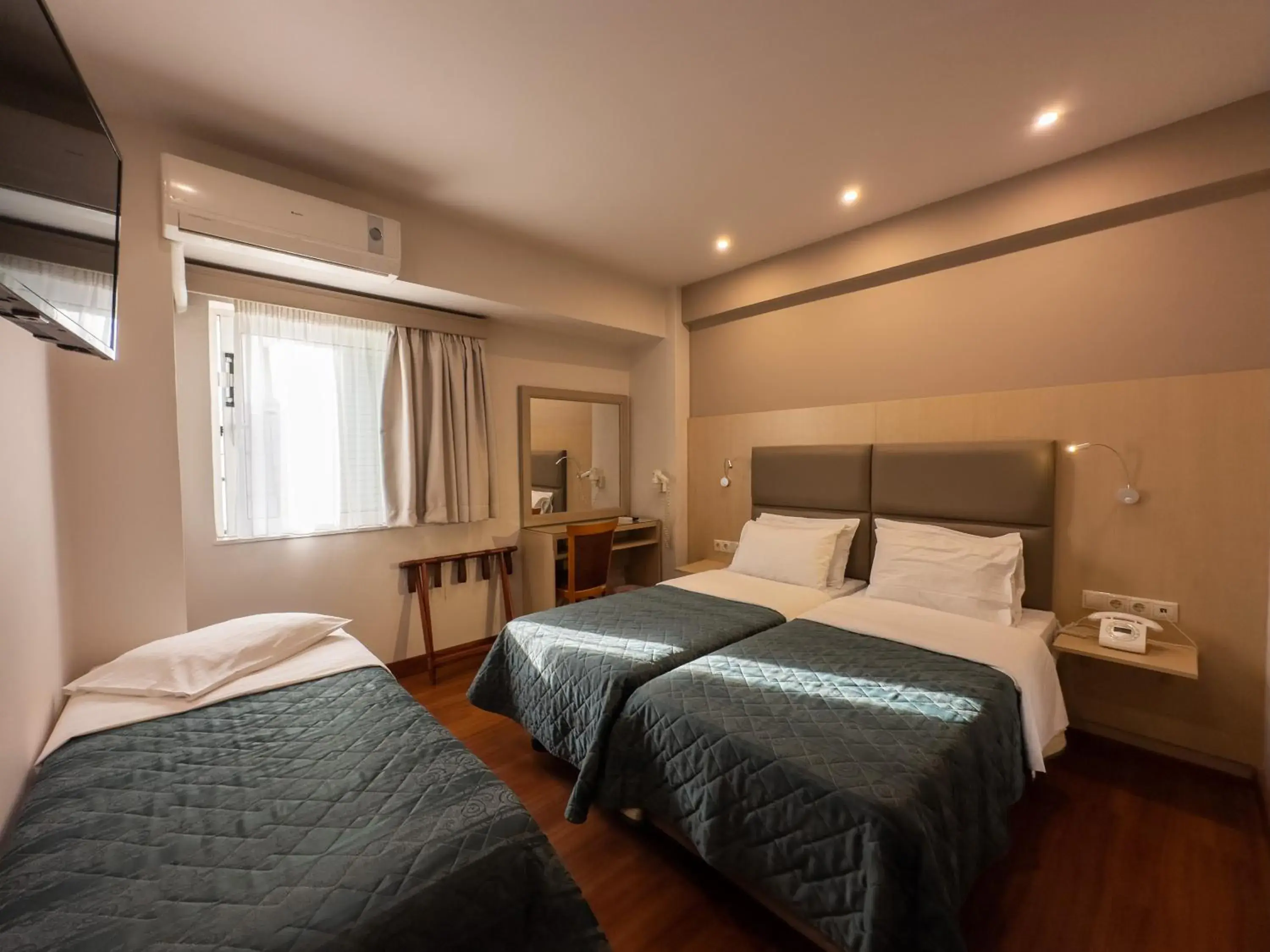 Double Room with Extra Bed in Anemoni Piraeus Hotel Double Room with Extra Bed in Anemoni Piraeus Hotel