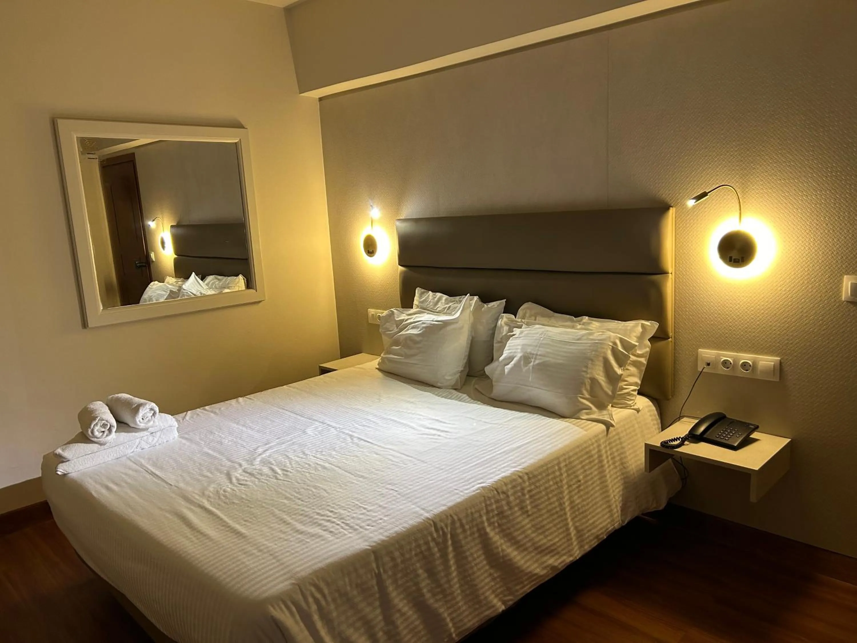 Bedroom, Bed in Anemoni Piraeus Hotel