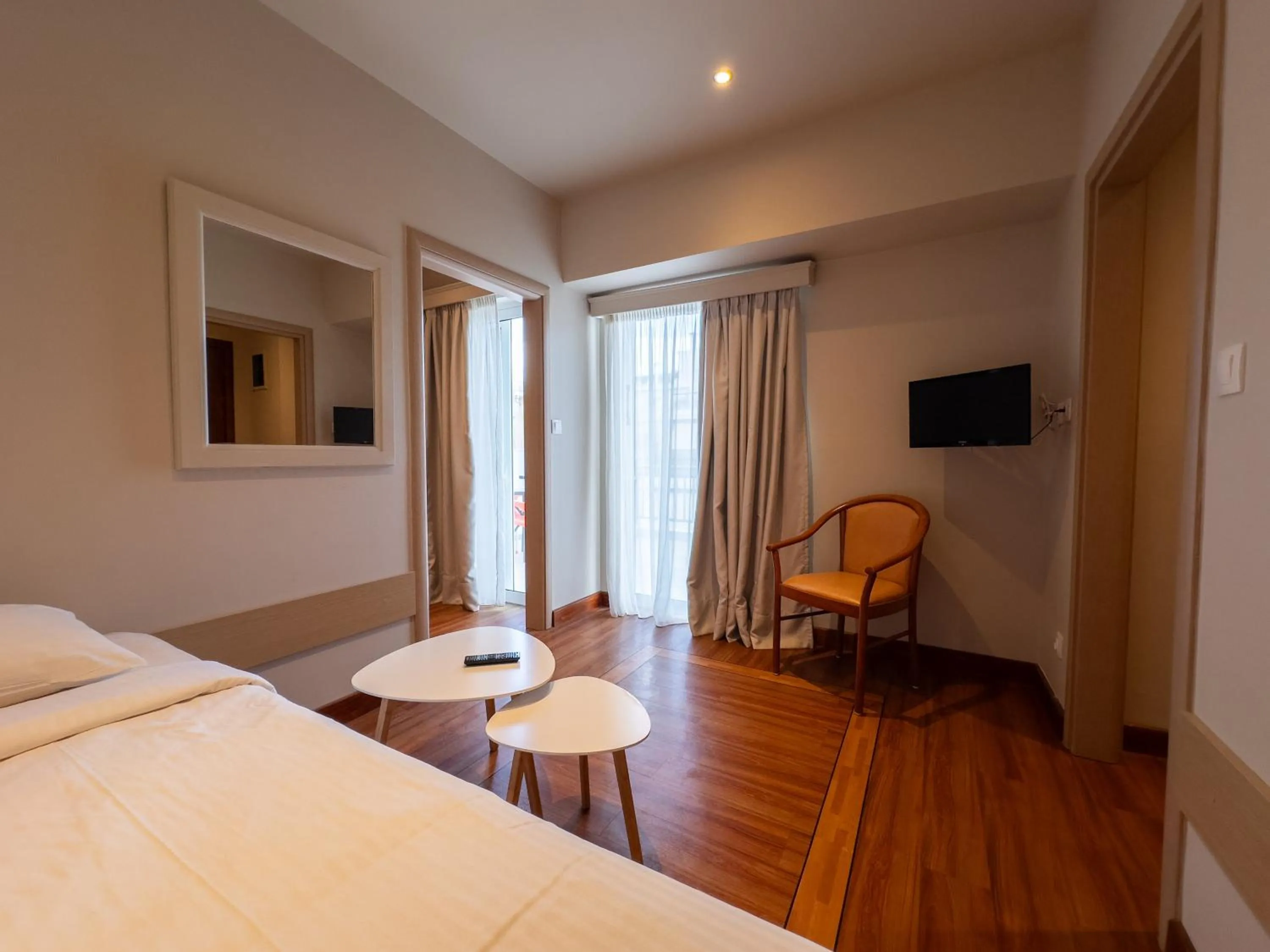 Photo of the whole room, Bed in Anemoni Piraeus Hotel