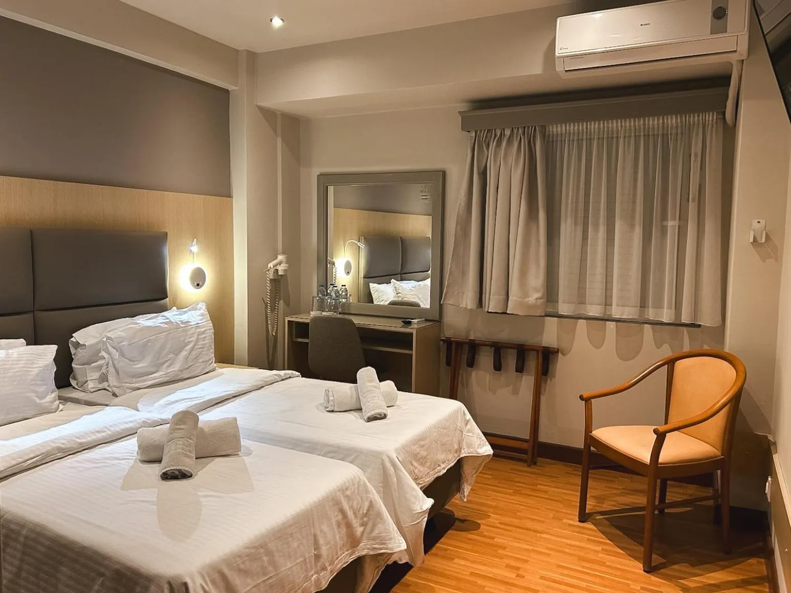 Photo of the whole room, Bed in Anemoni Piraeus Hotel